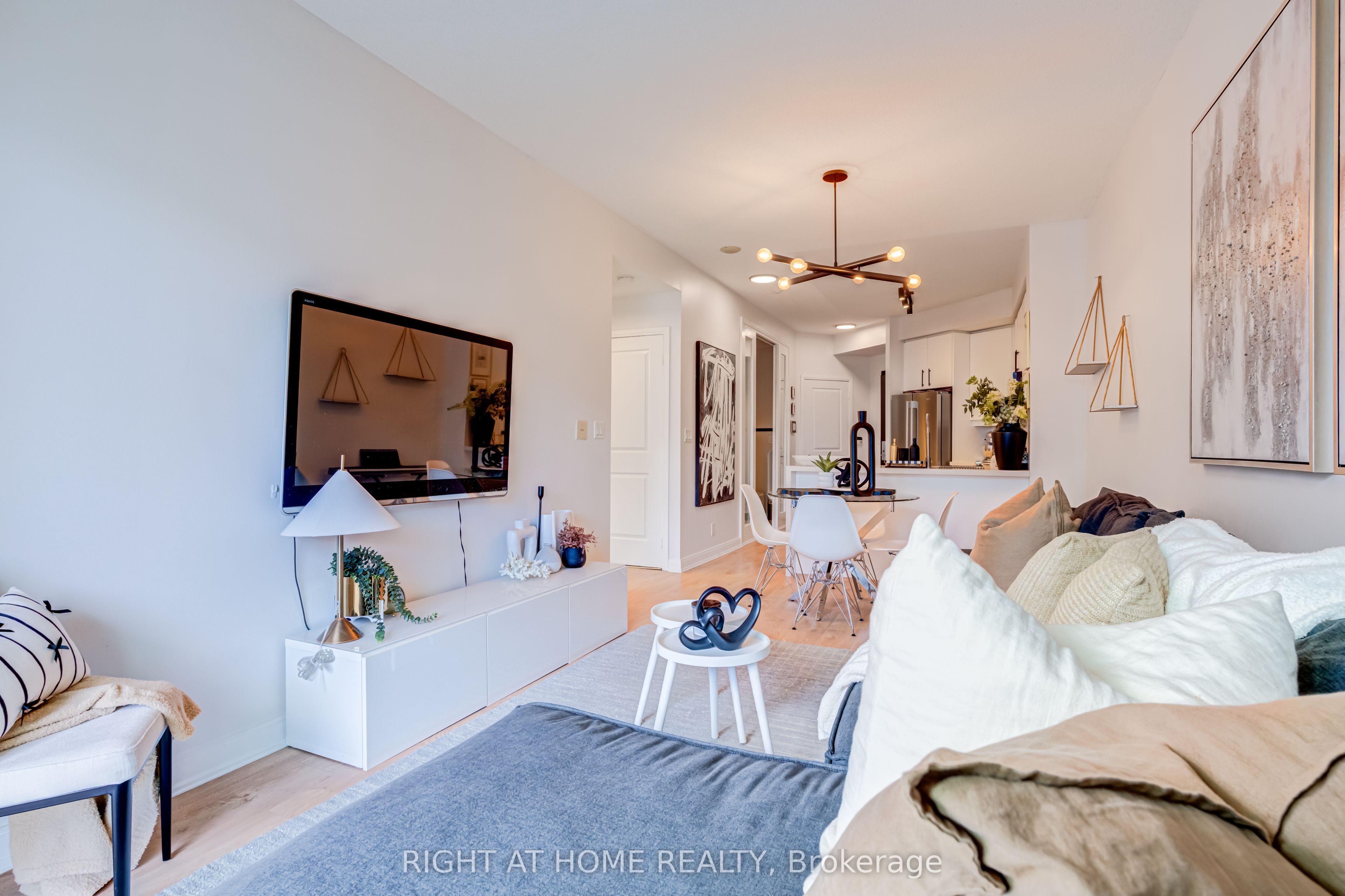 70 Absolute Avenue 1405 Property Photo 2