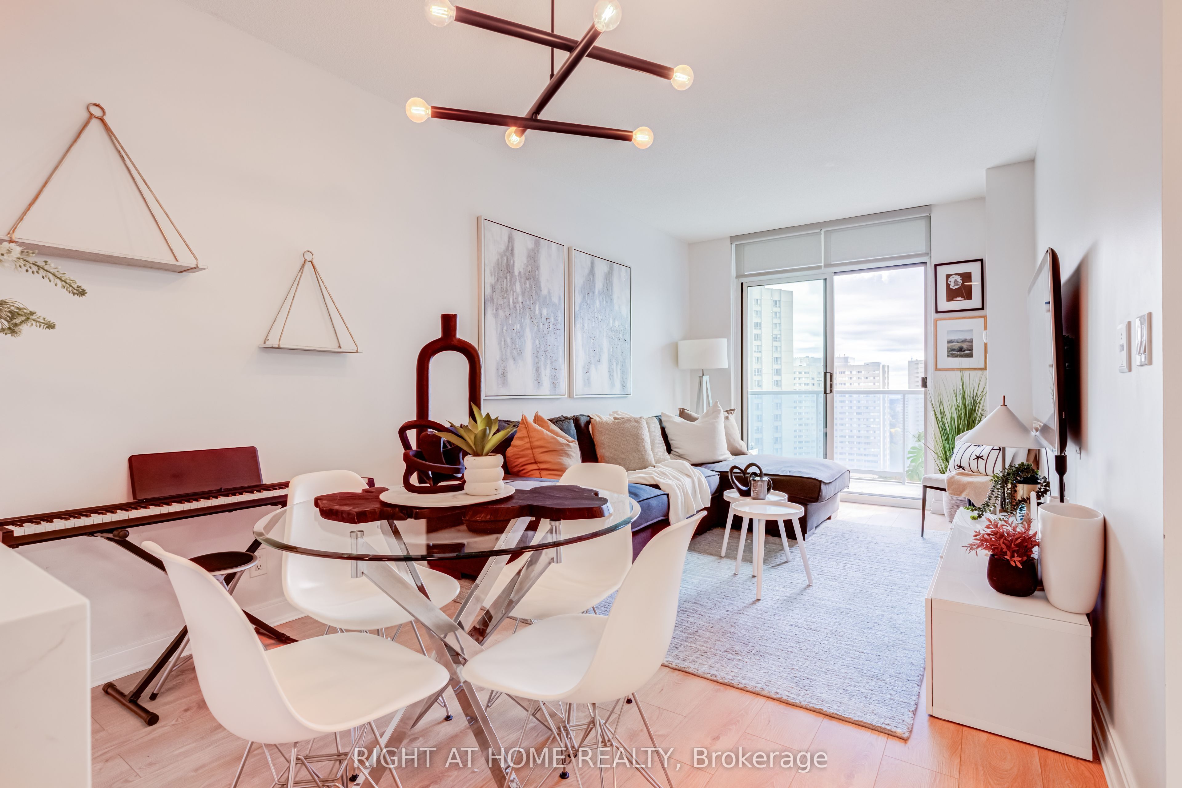 70 Absolute Avenue 1405 Property Photo 3