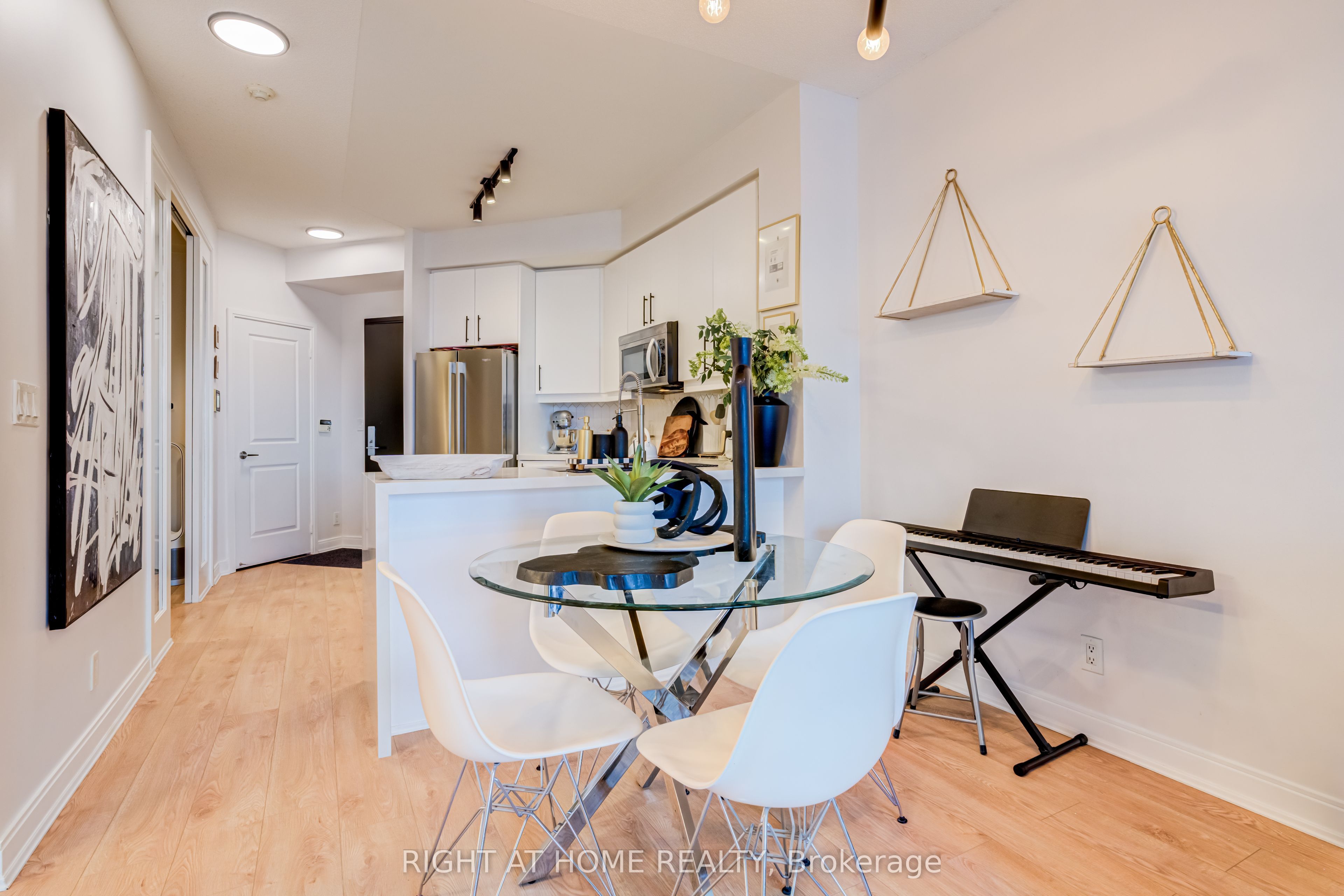 70 Absolute Avenue 1405 Property Photo 6