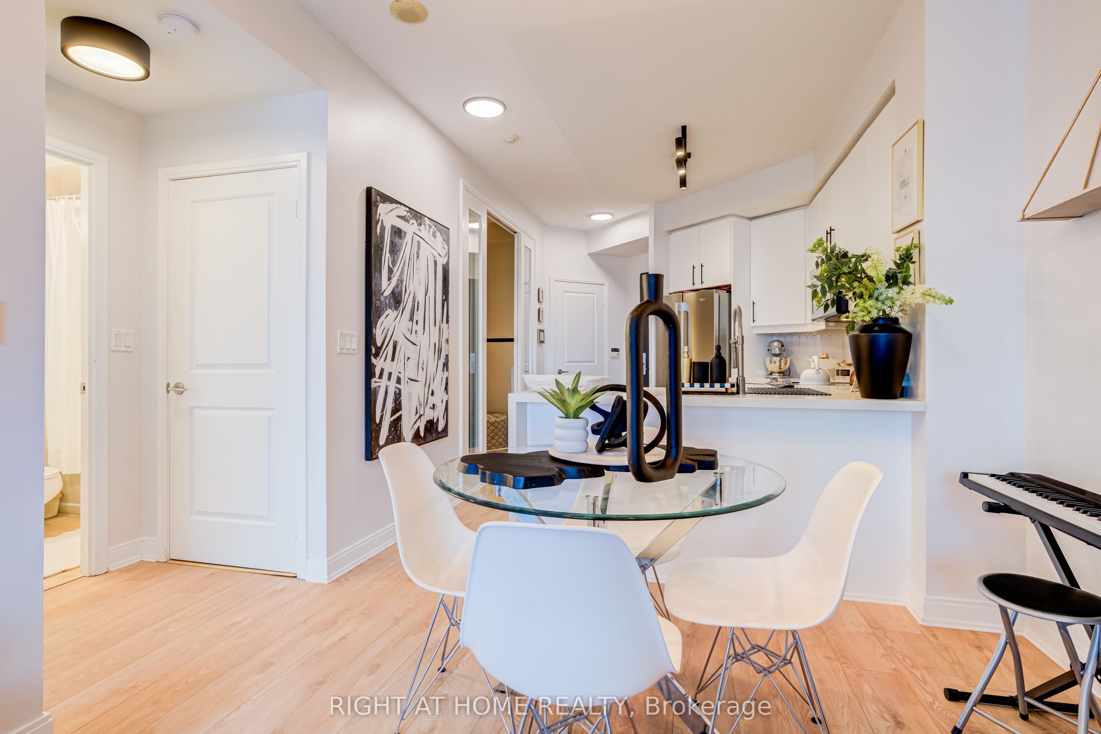 70 Absolute Avenue 1405 Property Photo 7