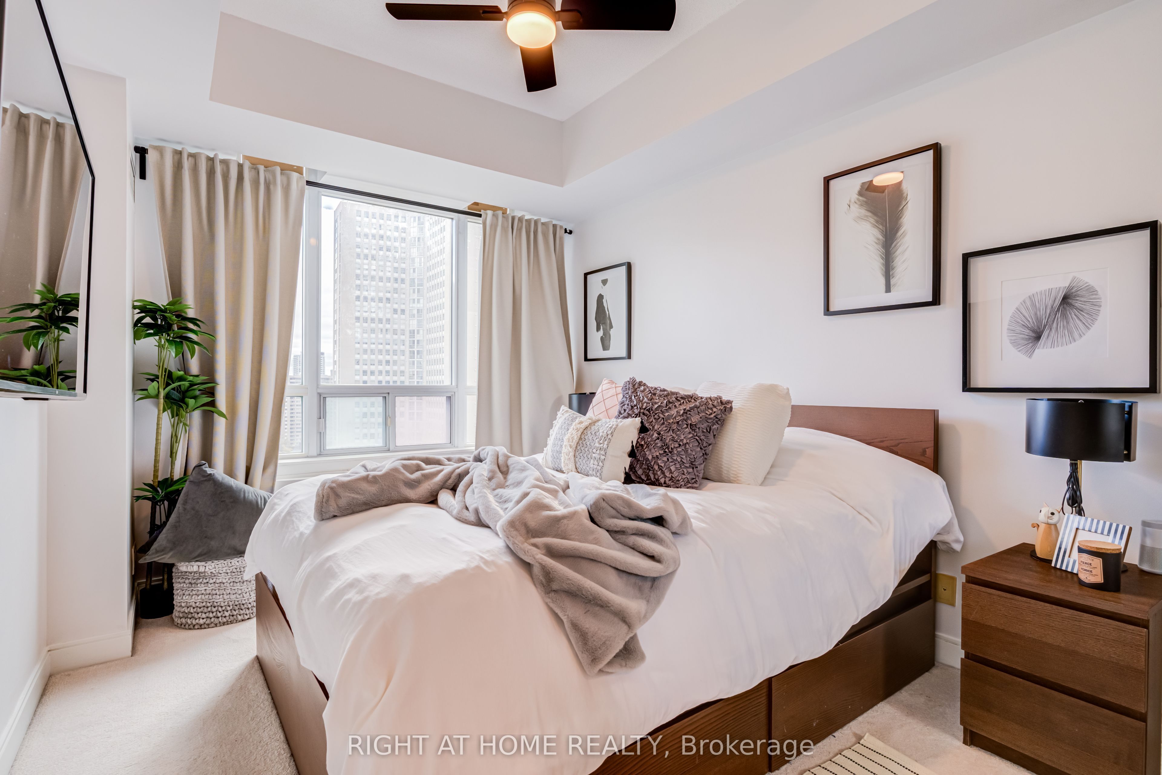 70 Absolute Avenue 1405 Property Photo 11