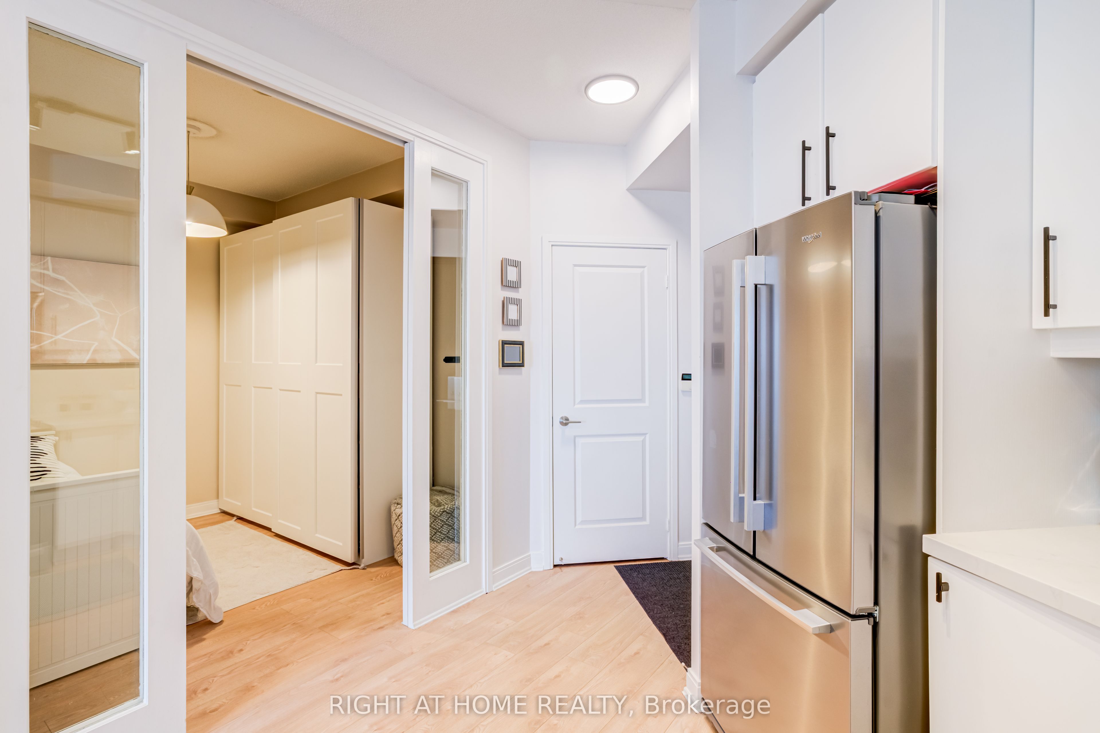 70 Absolute Avenue 1405 Property Photo 14