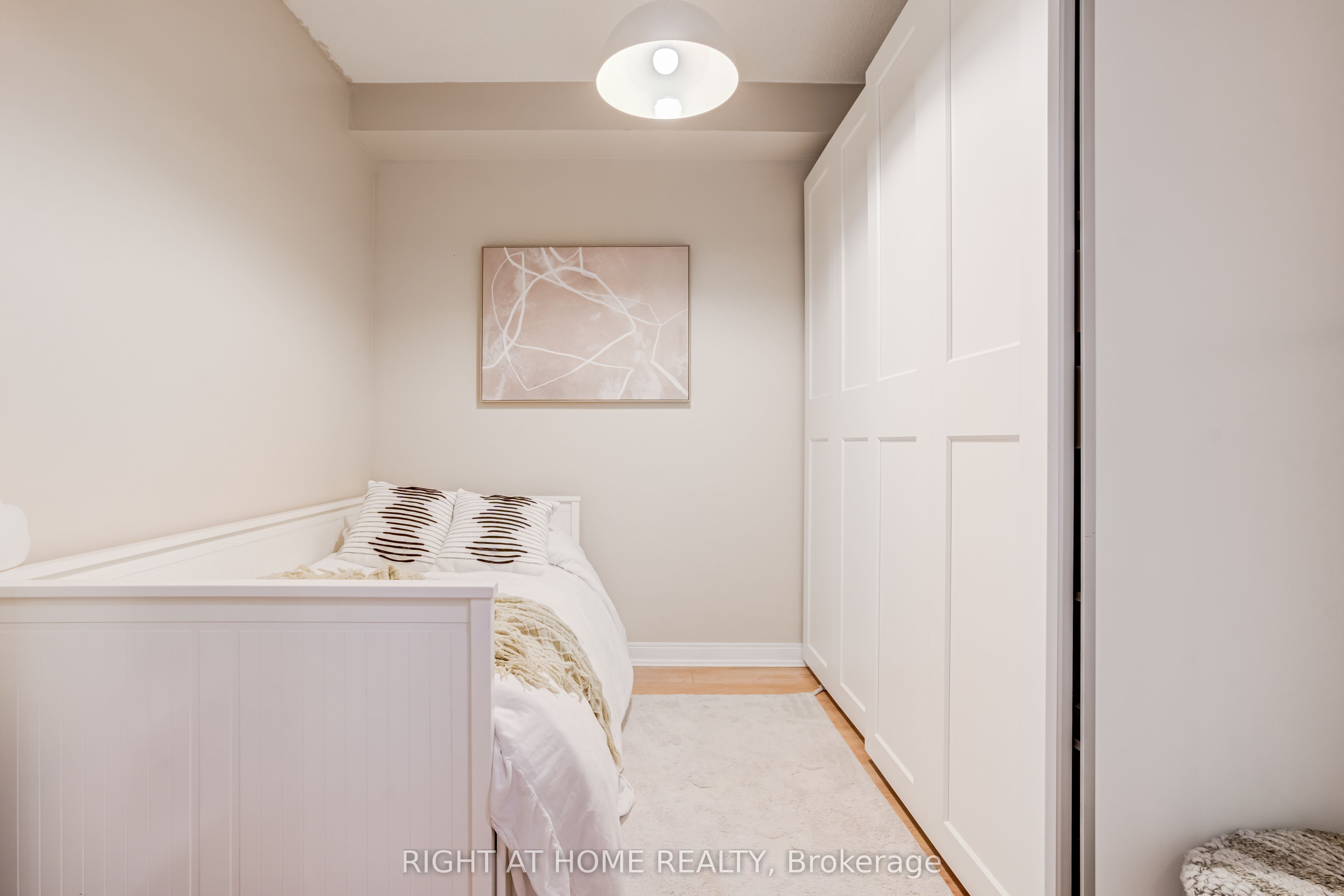 70 Absolute Avenue 1405 Property Photo 15