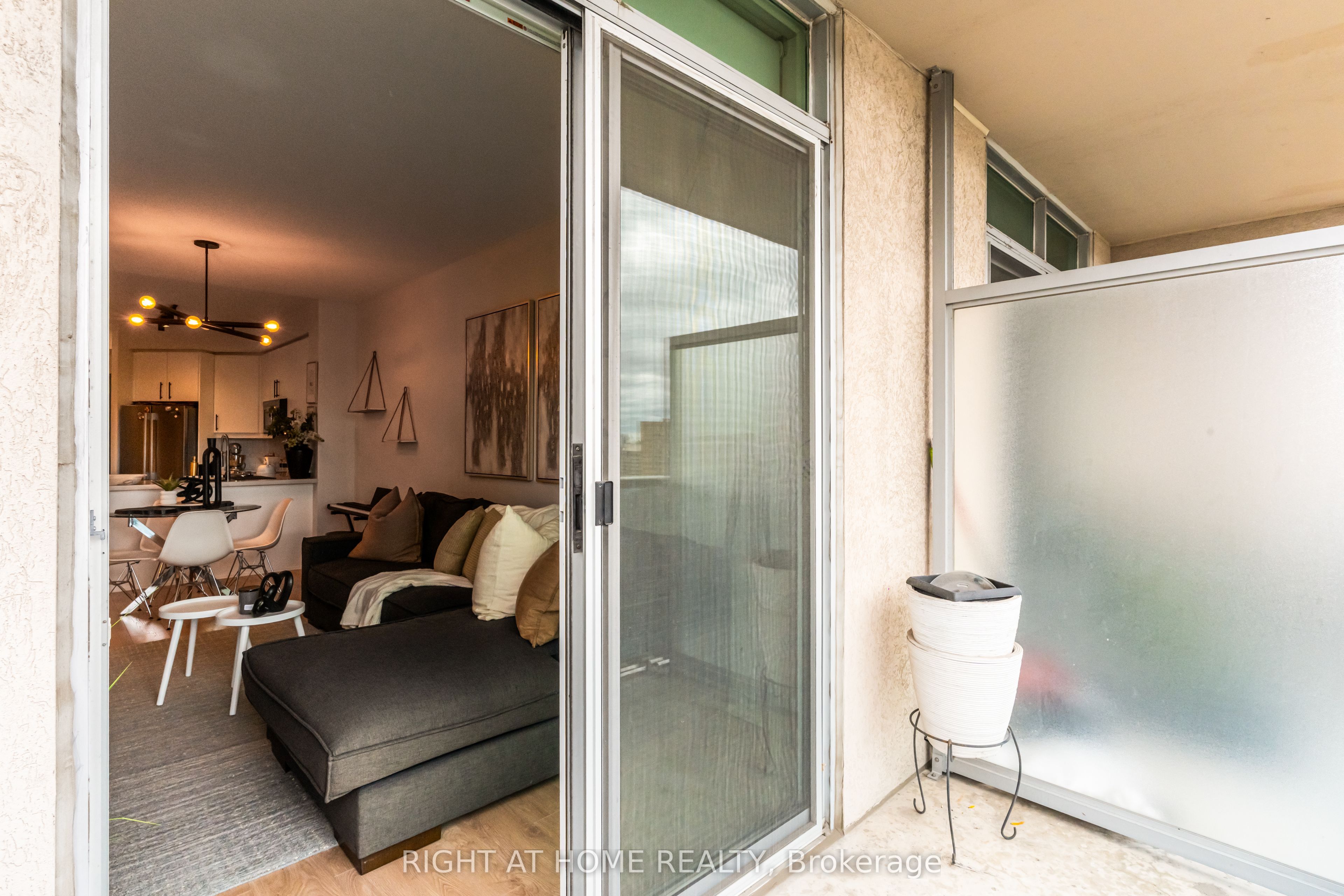 70 Absolute Avenue 1405 Property Photo 18