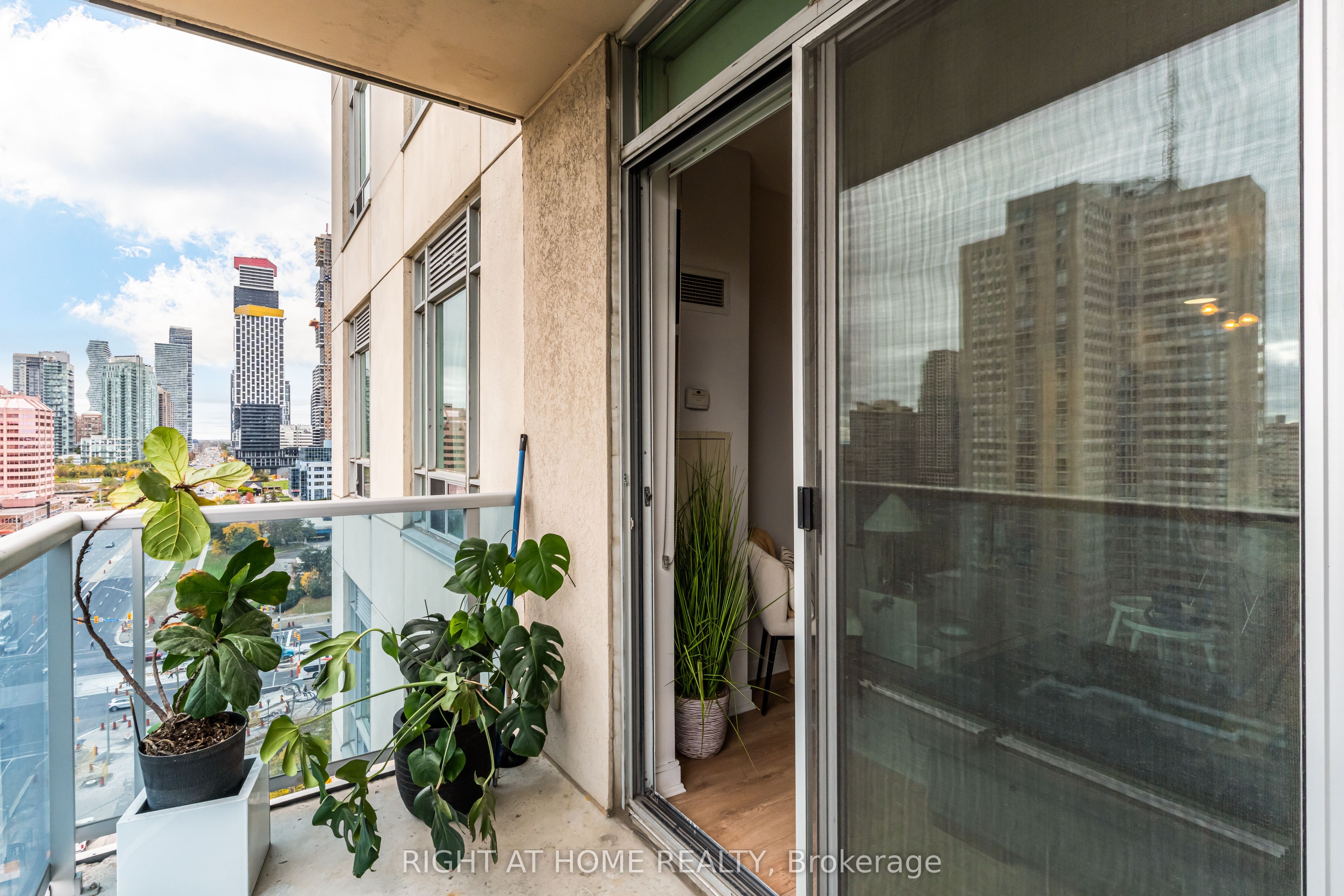 70 Absolute Avenue 1405 Property Photo 19