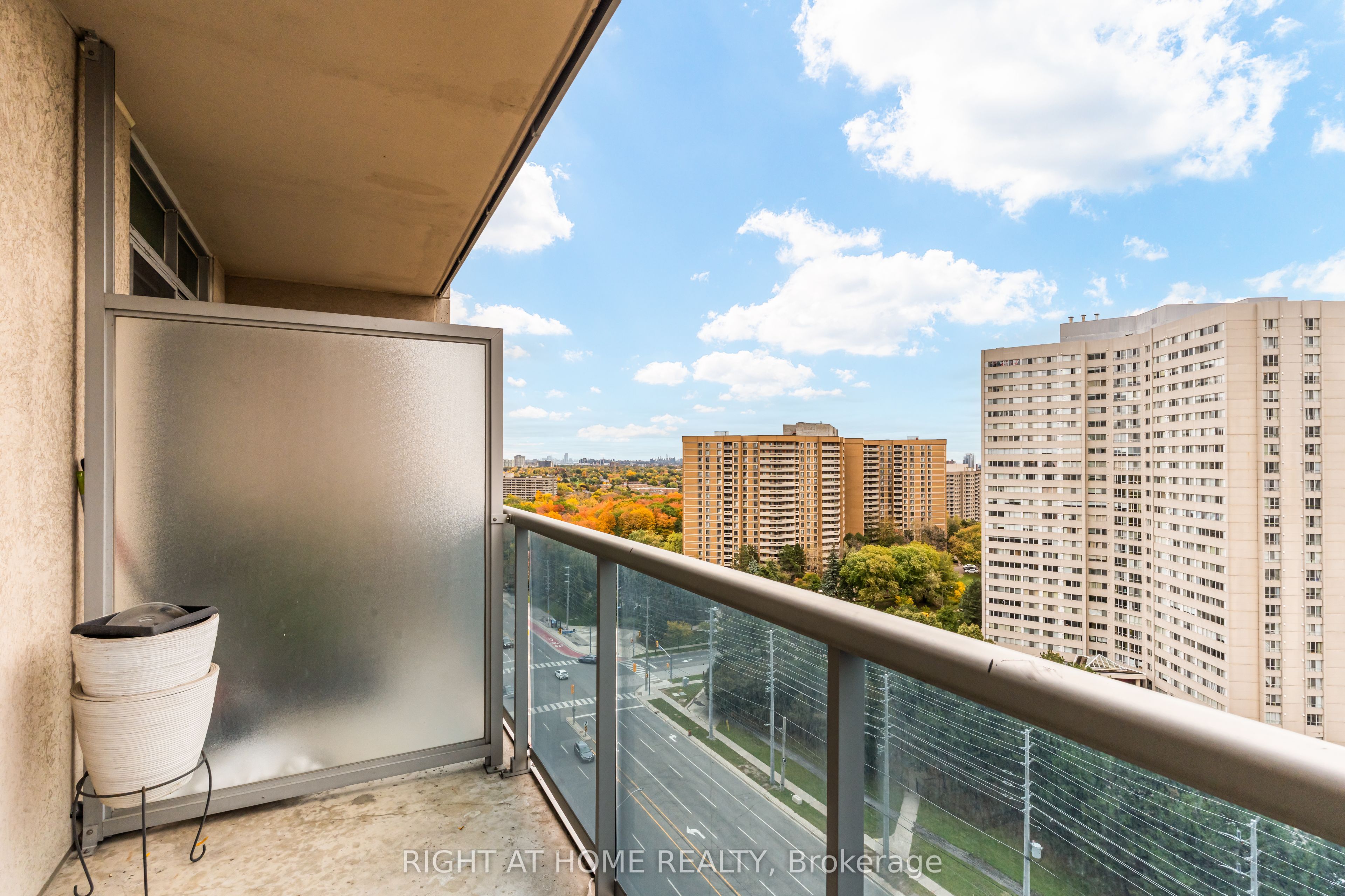 70 Absolute Avenue 1405 Property Photo 22