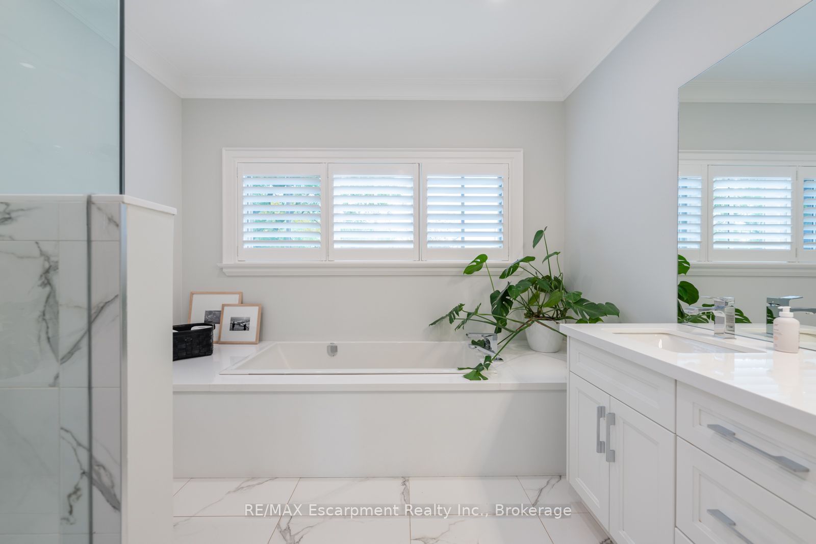 1394 Waverly Avenue Property Photo 36