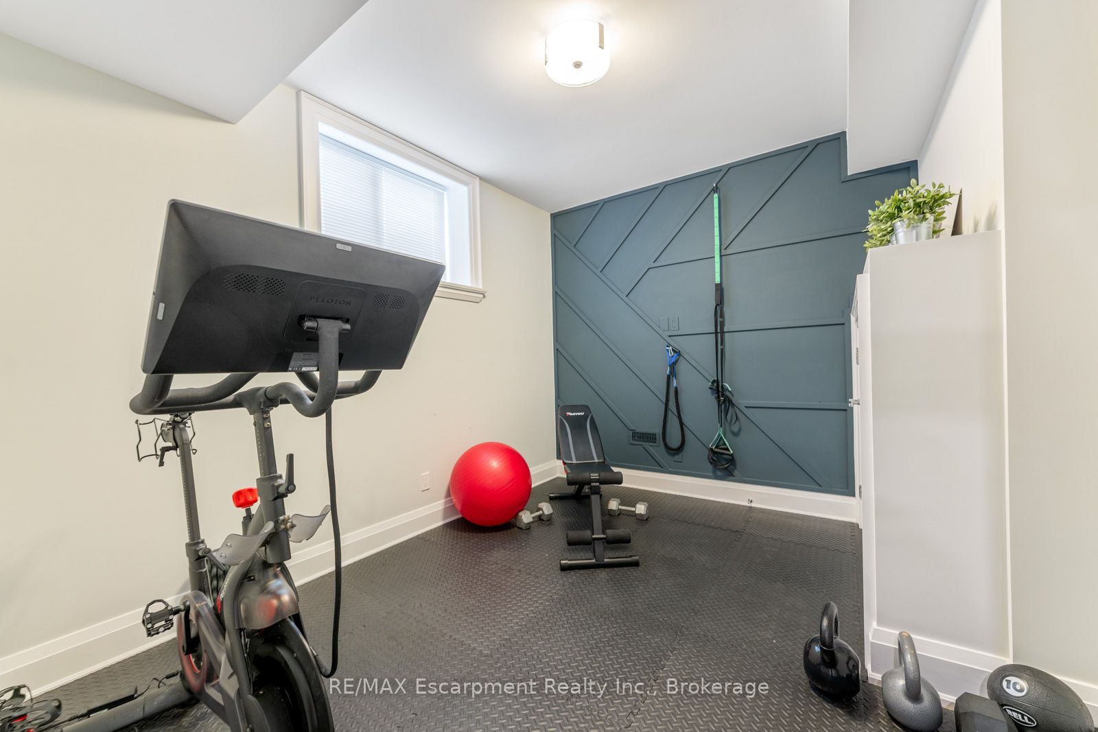 1394 Waverly Avenue Property Photo 41