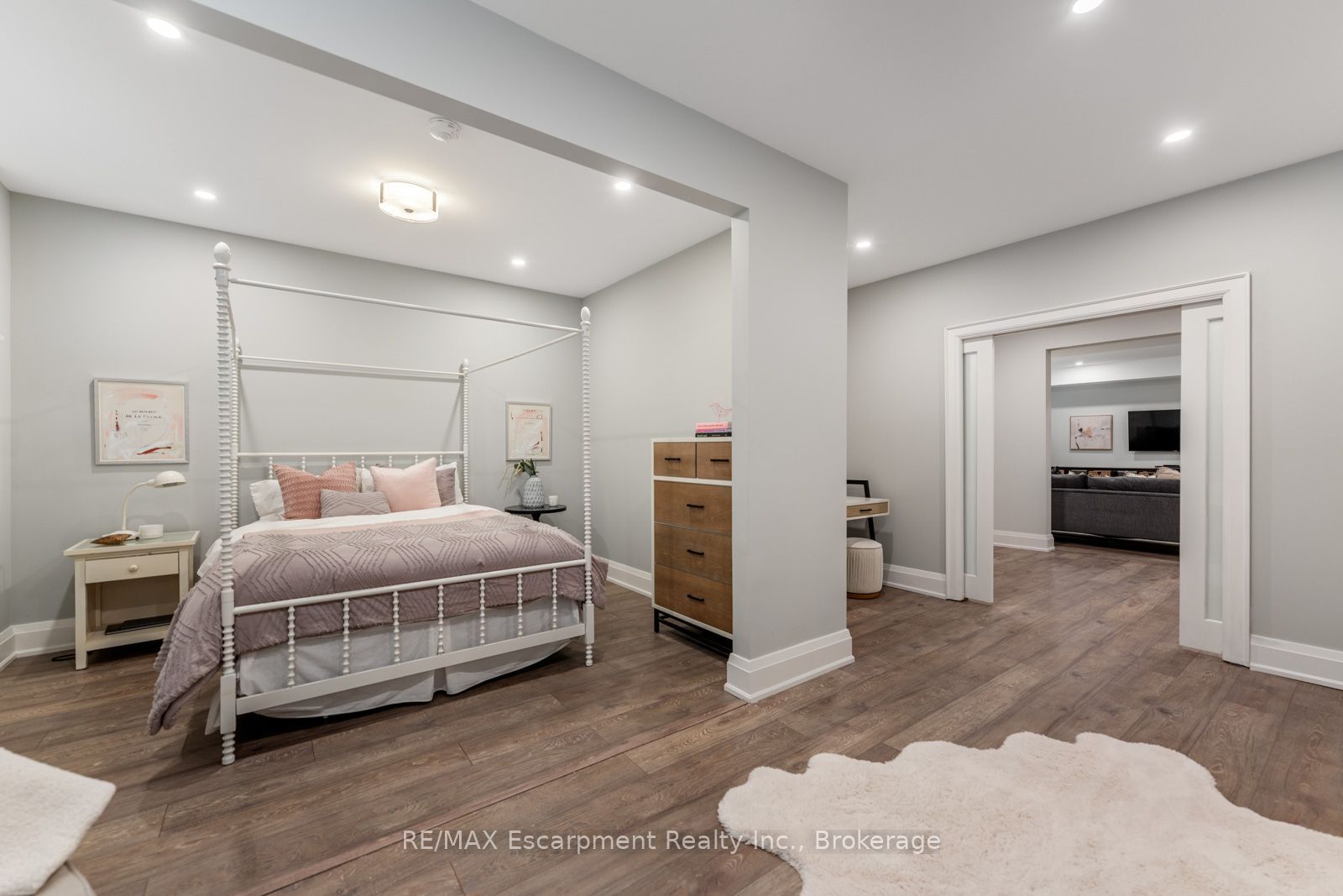 1394 Waverly Avenue Property Photo 42
