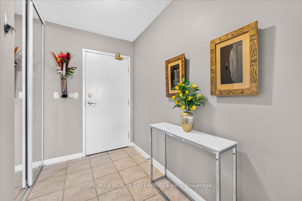 1150 Parkwest Place 403 Property Photo 4