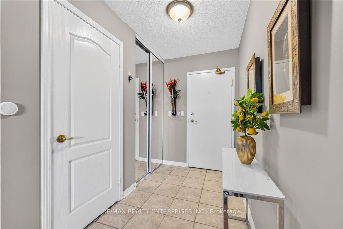 1150 Parkwest Place 403 Property Photo 6