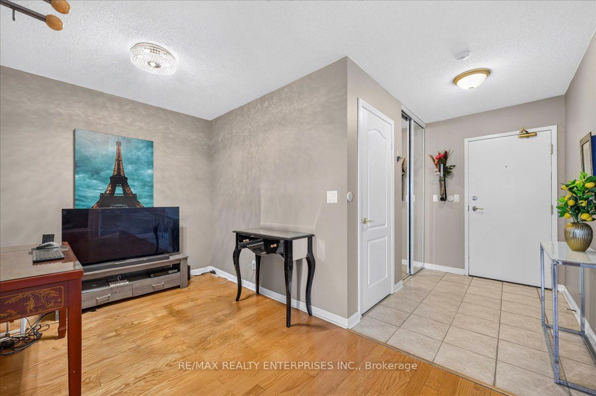 1150 Parkwest Place 403 Property Photo 7