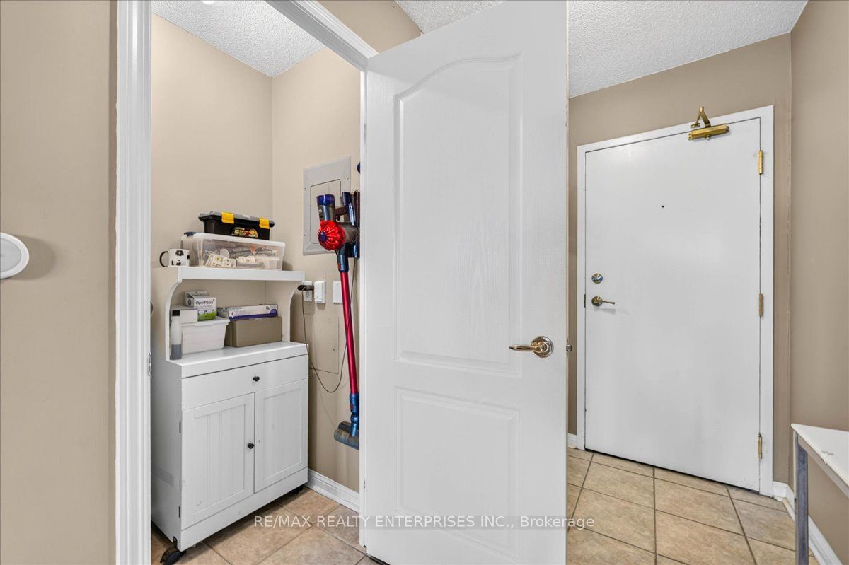 1150 Parkwest Place 403 Property Photo 29