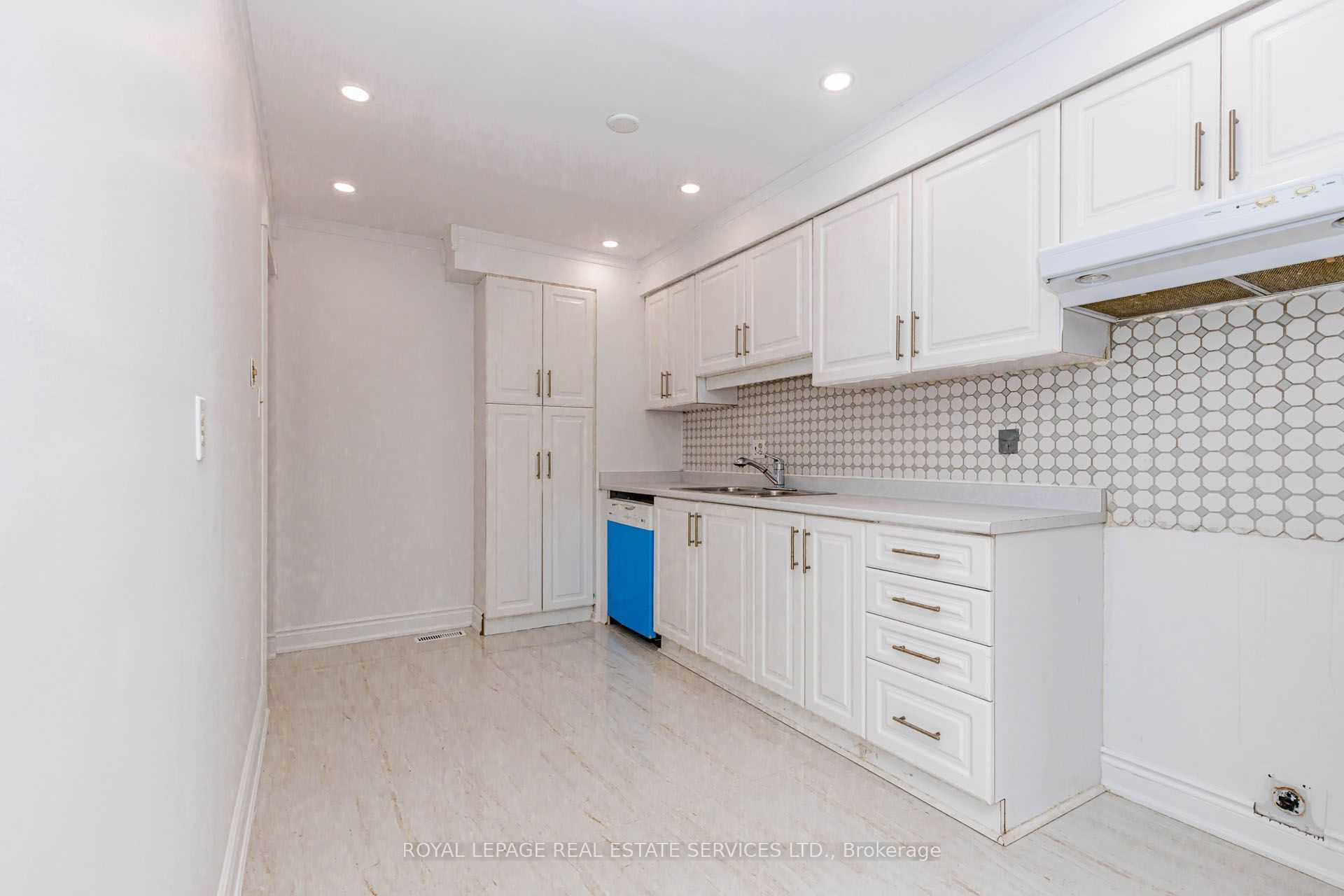 15 Huson Court Property Photo 16