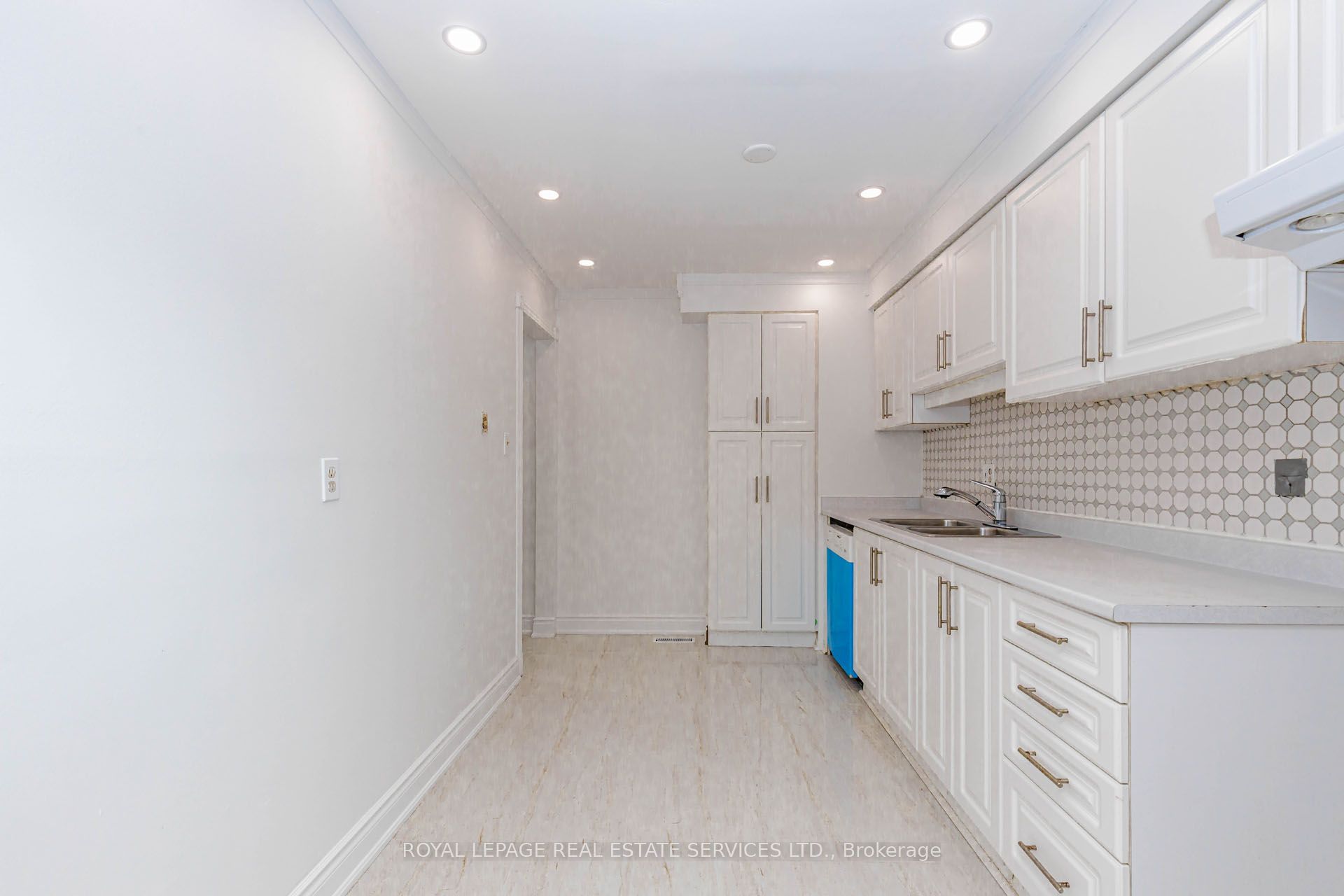 15 Huson Court Property Photo 17
