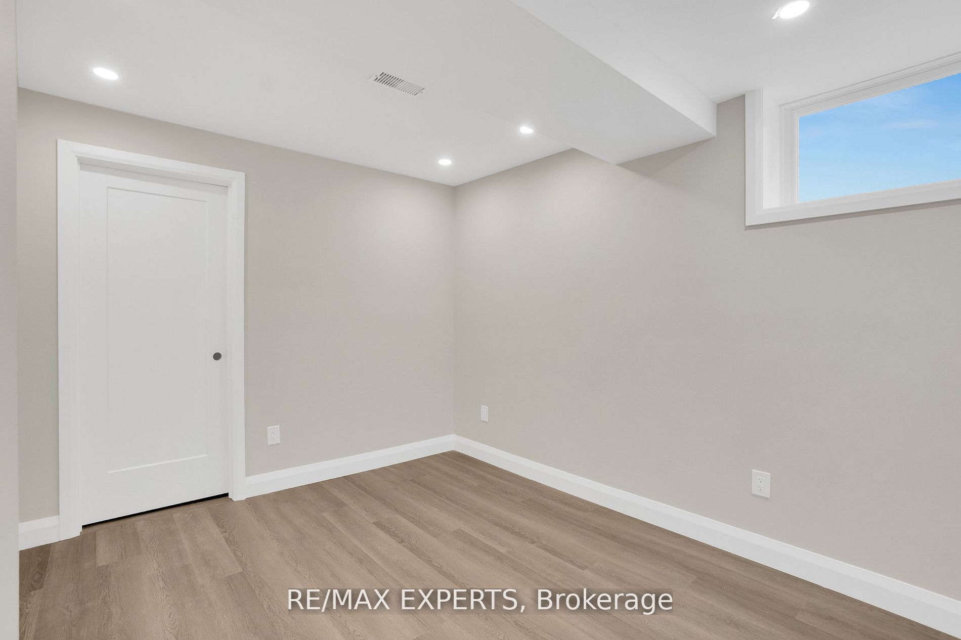 438 Glen Park Avenue Property Photo 5