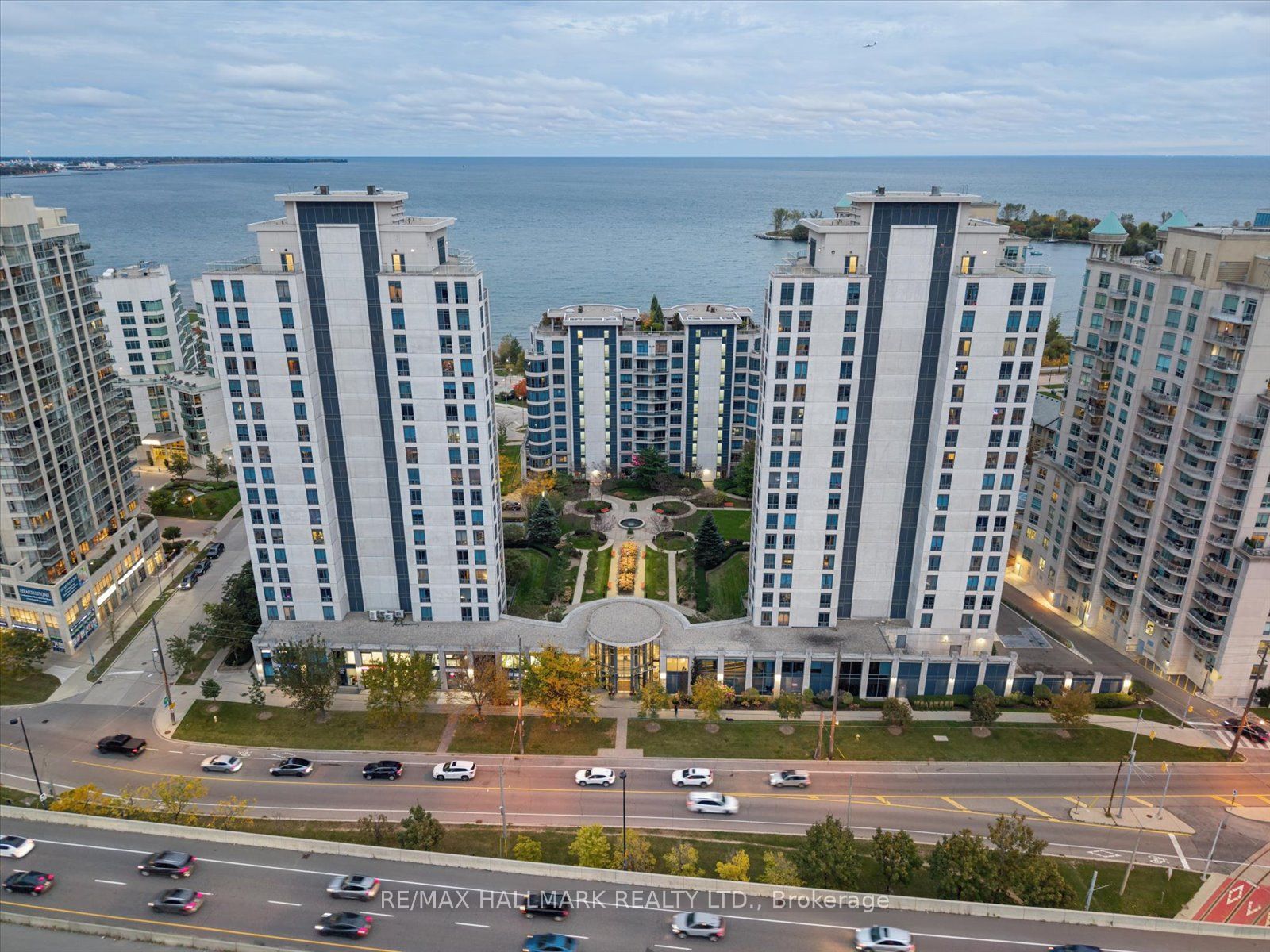 2087 Lake Shore Boulevard W 105 Property Photo 1