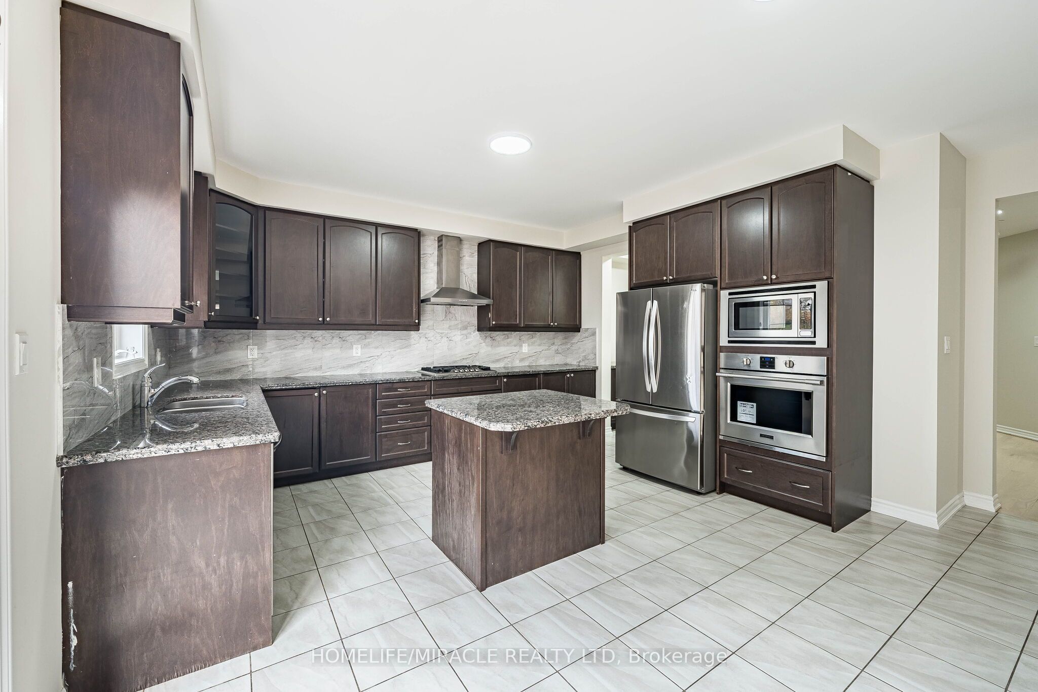372 Remembrance Road Property Photo 9