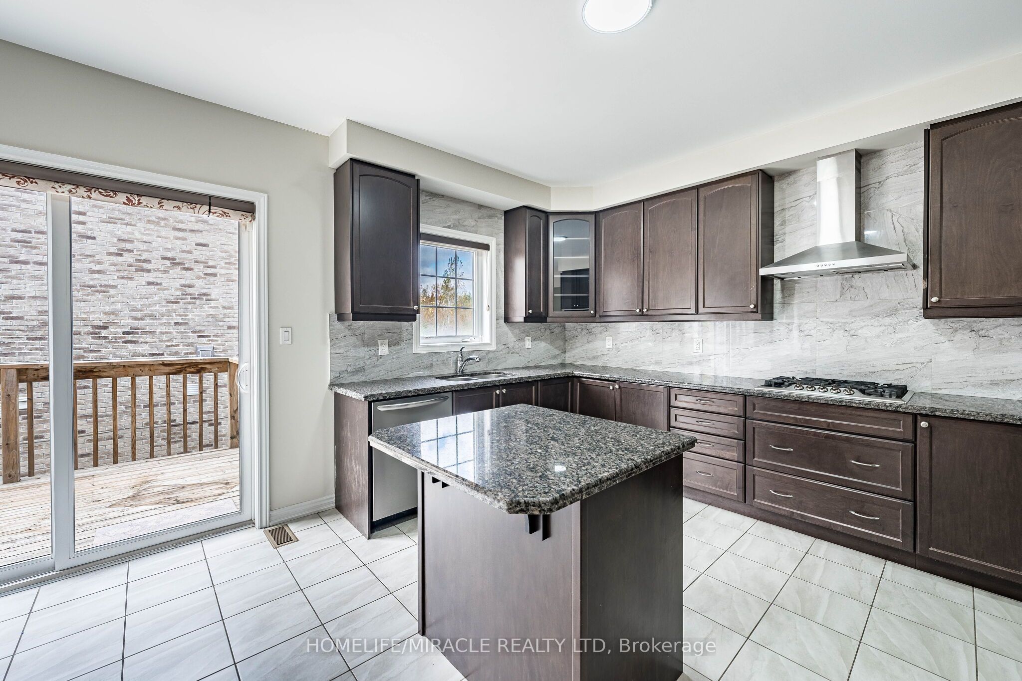 372 Remembrance Road Property Photo 11
