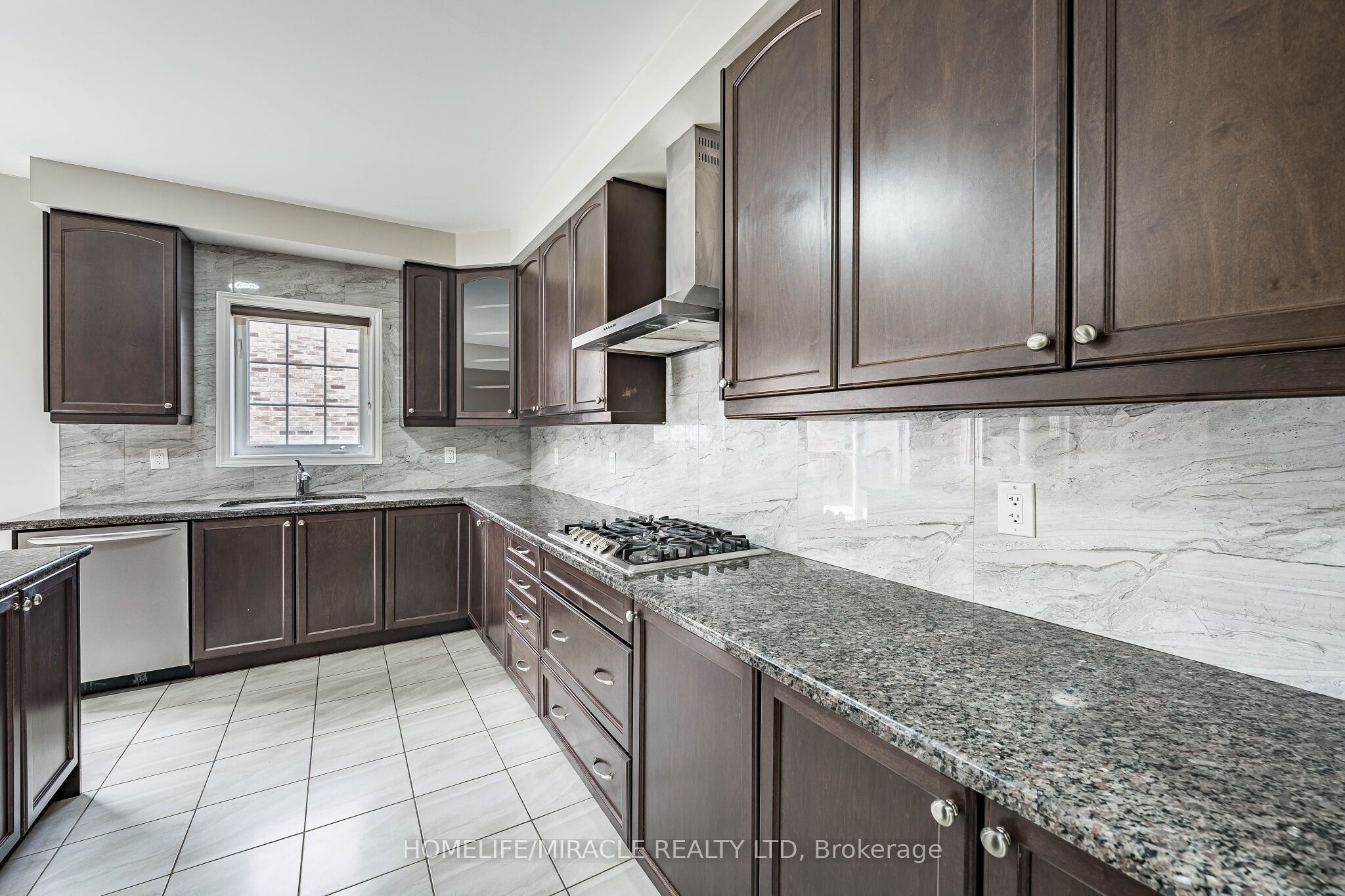 372 Remembrance Road Property Photo 14
