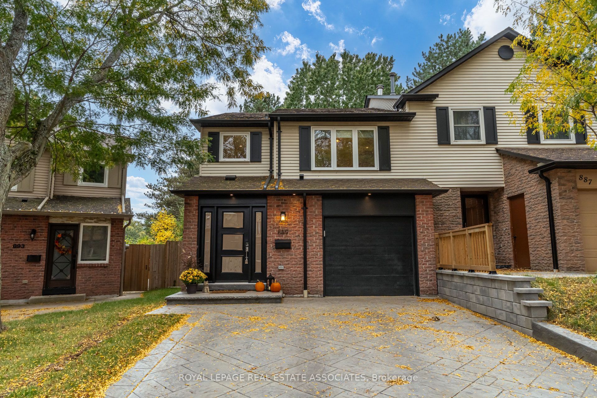 889 Sweetwater Crescent