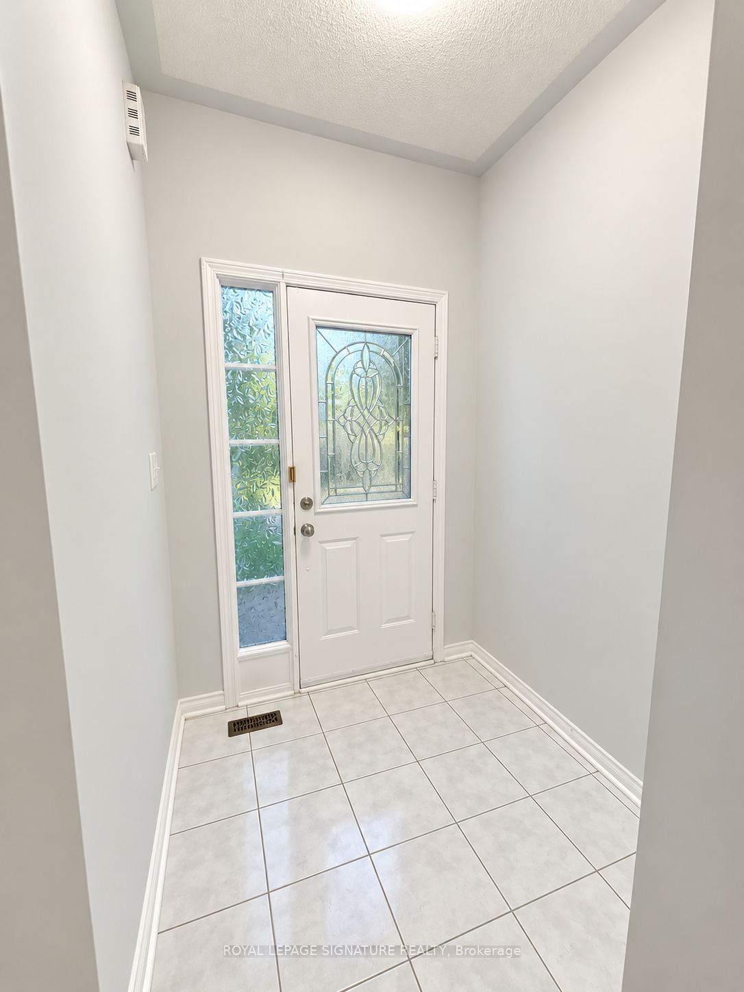 454 Huntington Ridge Drive Property Photo 2