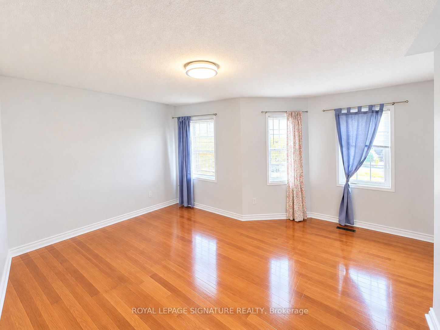 454 Huntington Ridge Drive Property Photo 14