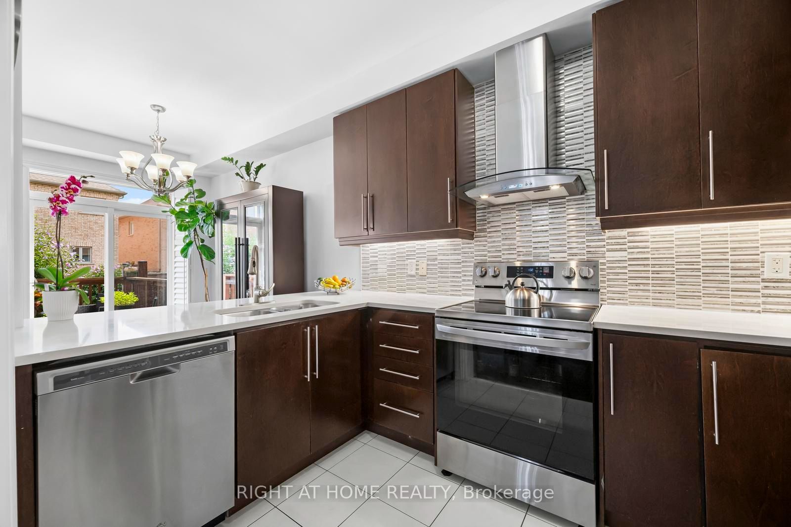 41 Coastline Drive Property Photo 9