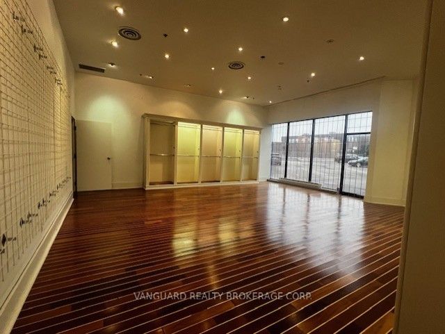 81 St Regis Crescent S Property Photo 6