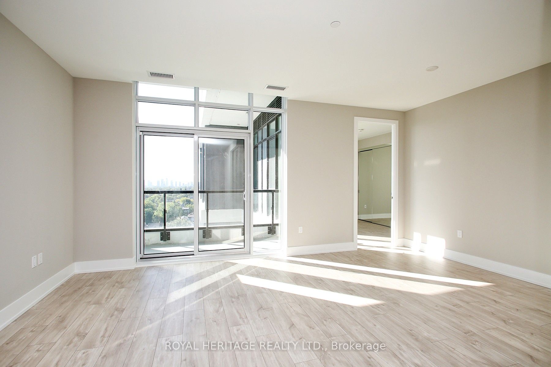858 Dupont Street Ph39 Property Photo 5