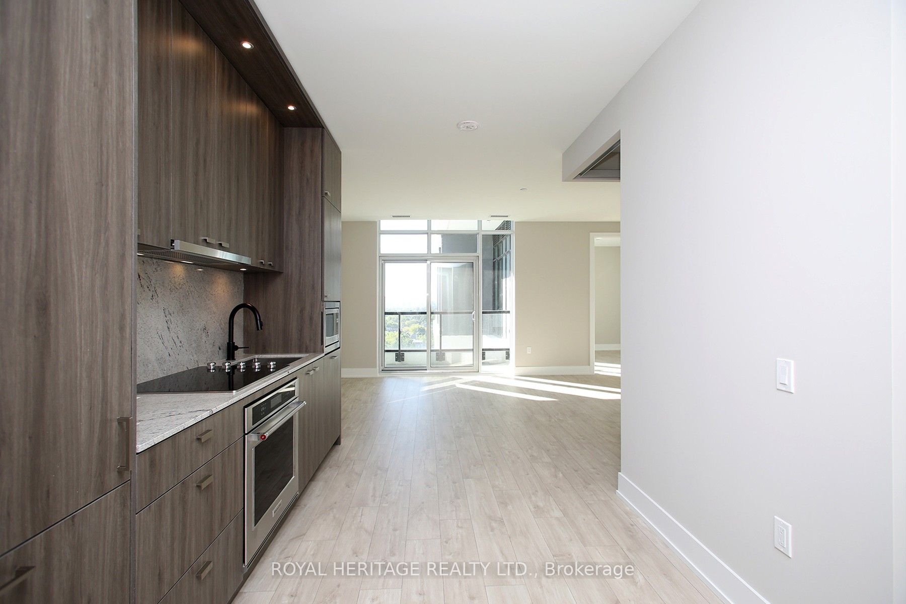 858 Dupont Street Ph39 Property Photo 7