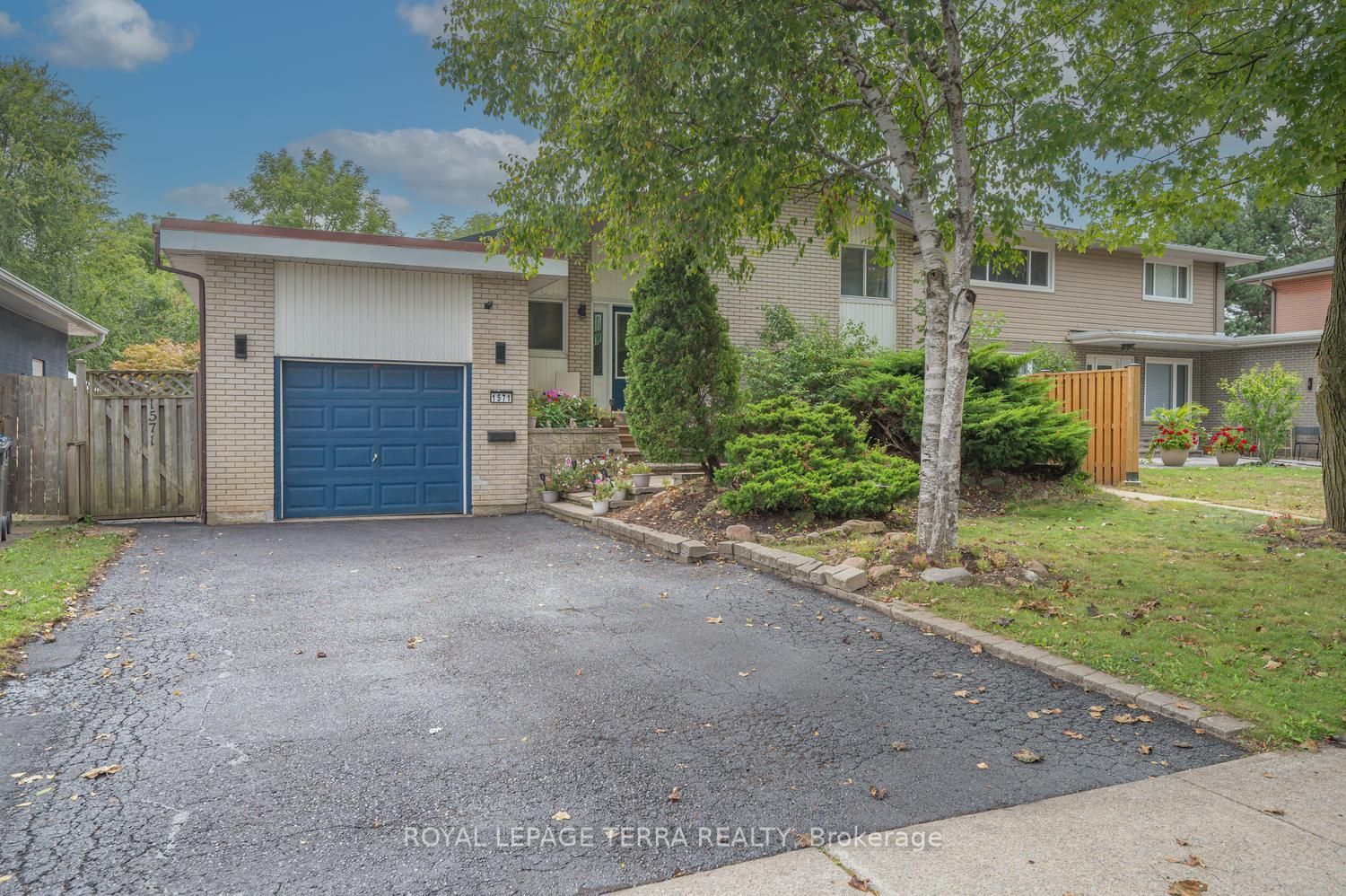 1571 Lewisham Drive Property Photo 4