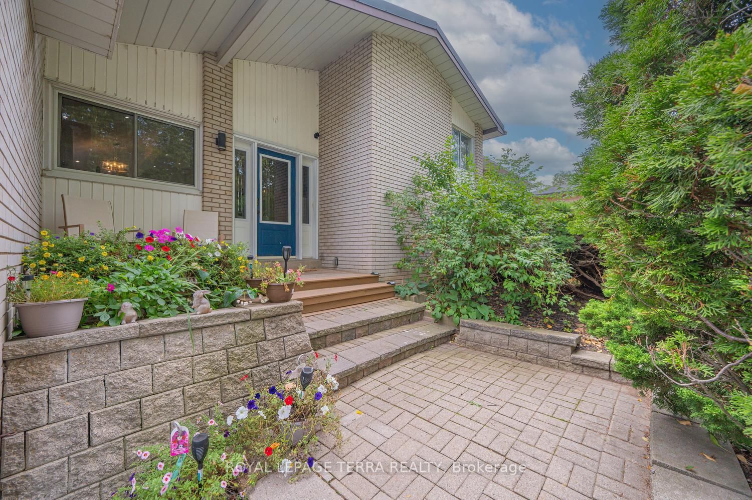1571 Lewisham Drive Property Photo 5