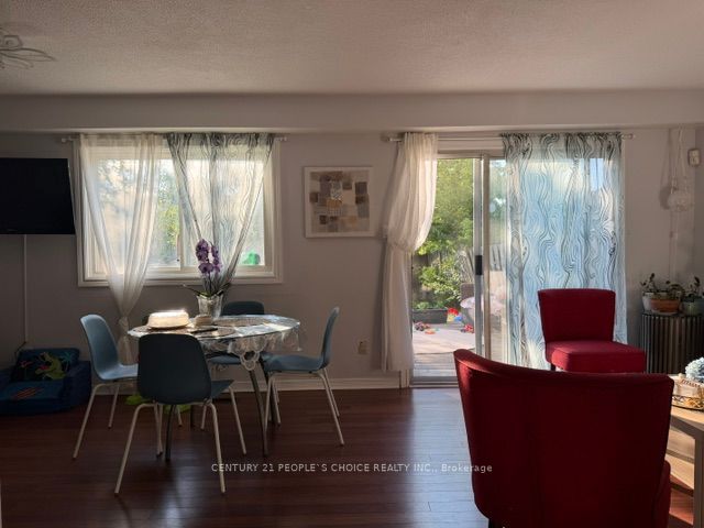 10 Juliana Square Property Photo 4