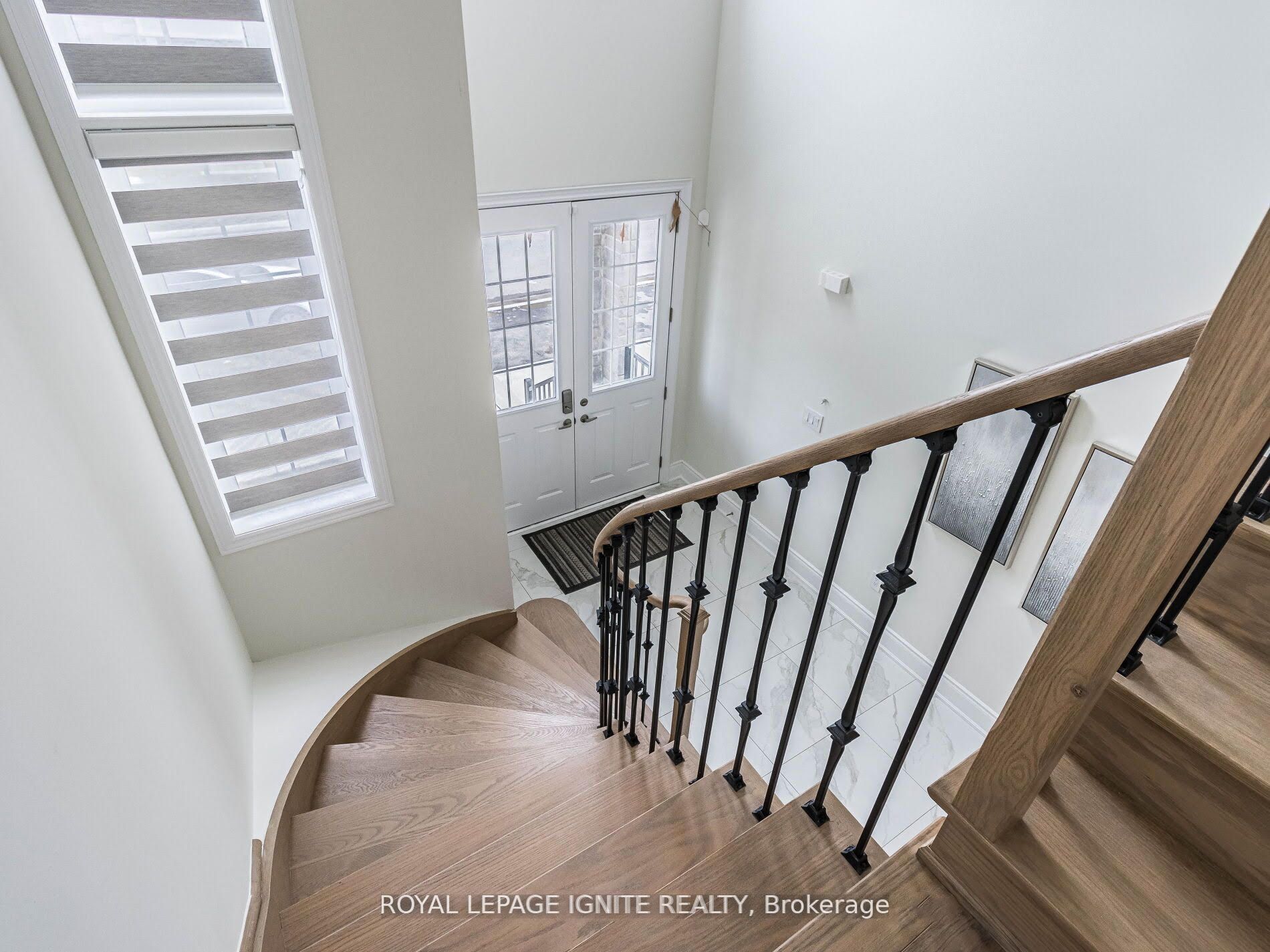 W14089440 Property Photo 23