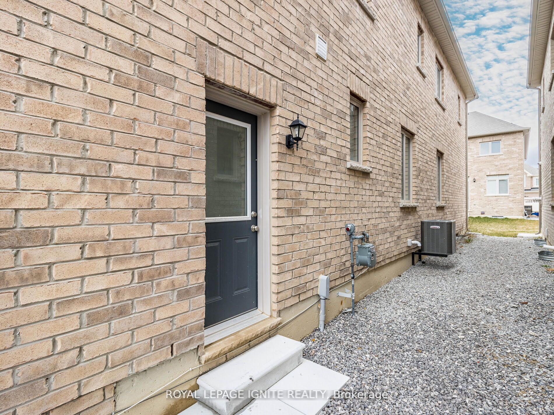 W14089440 Property Photo 24