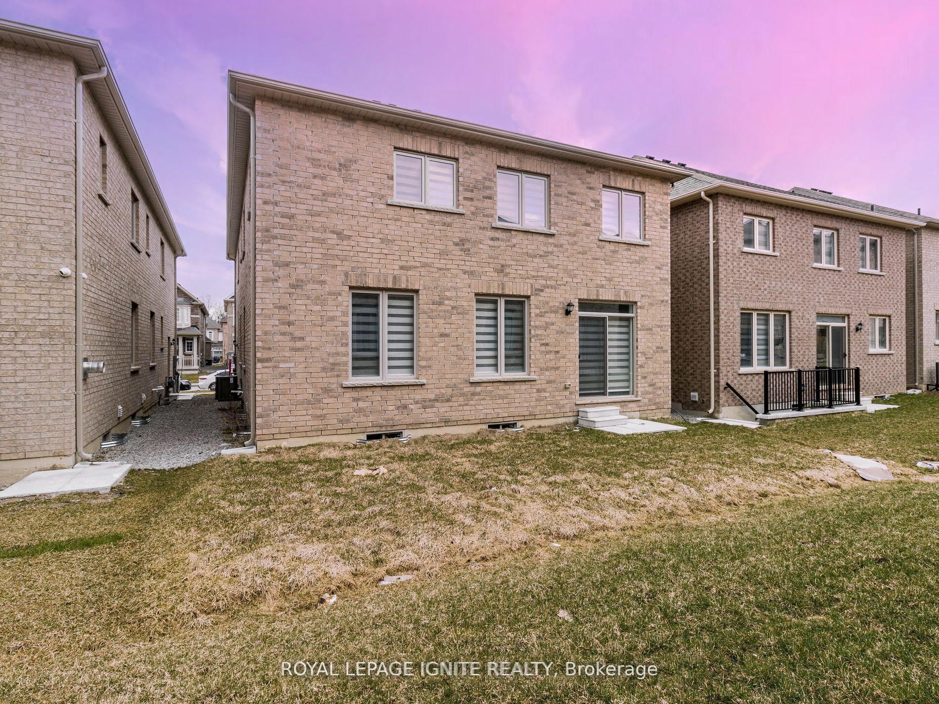 W14089440 Property Photo 25