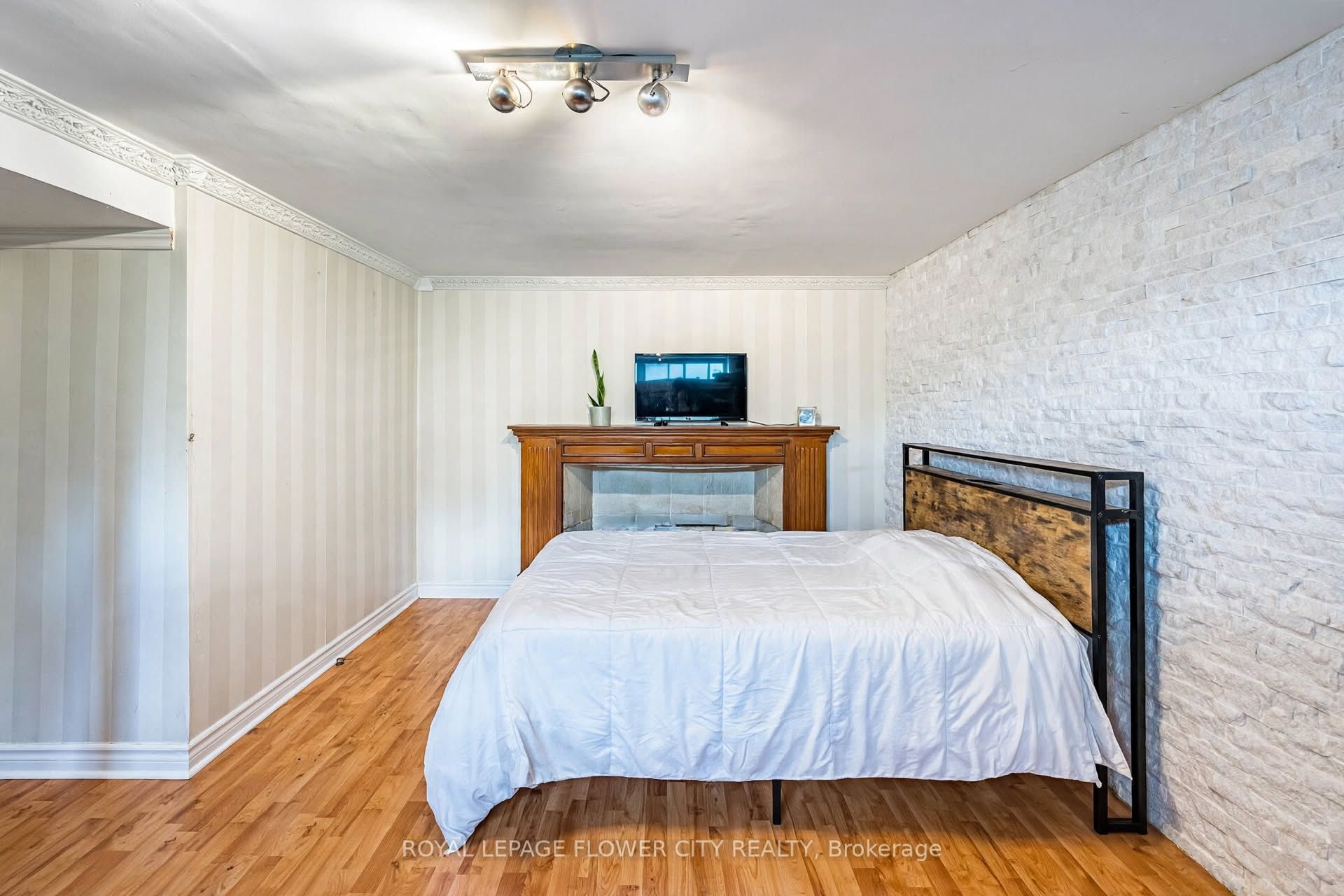 3 Clayhall Crescent Property Photo 32