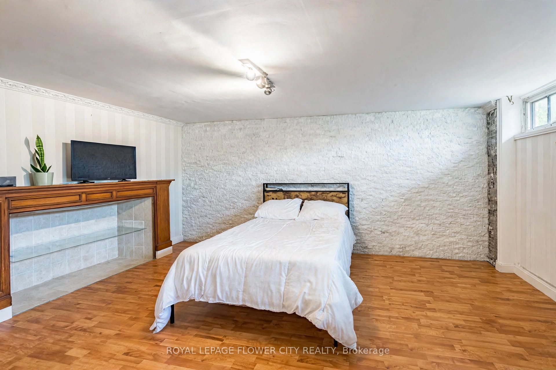 3 Clayhall Crescent Property Photo 33