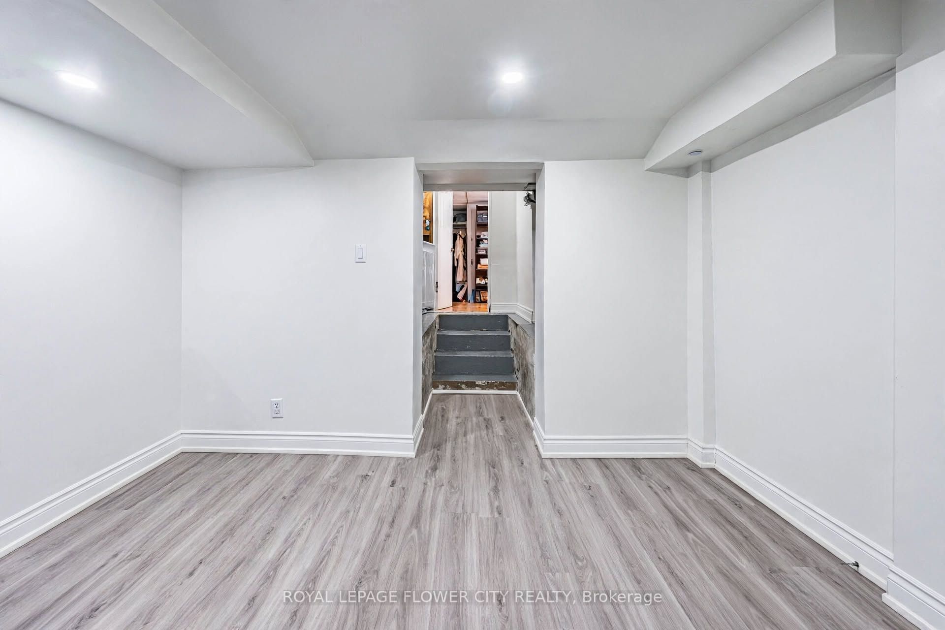3 Clayhall Crescent Property Photo 38