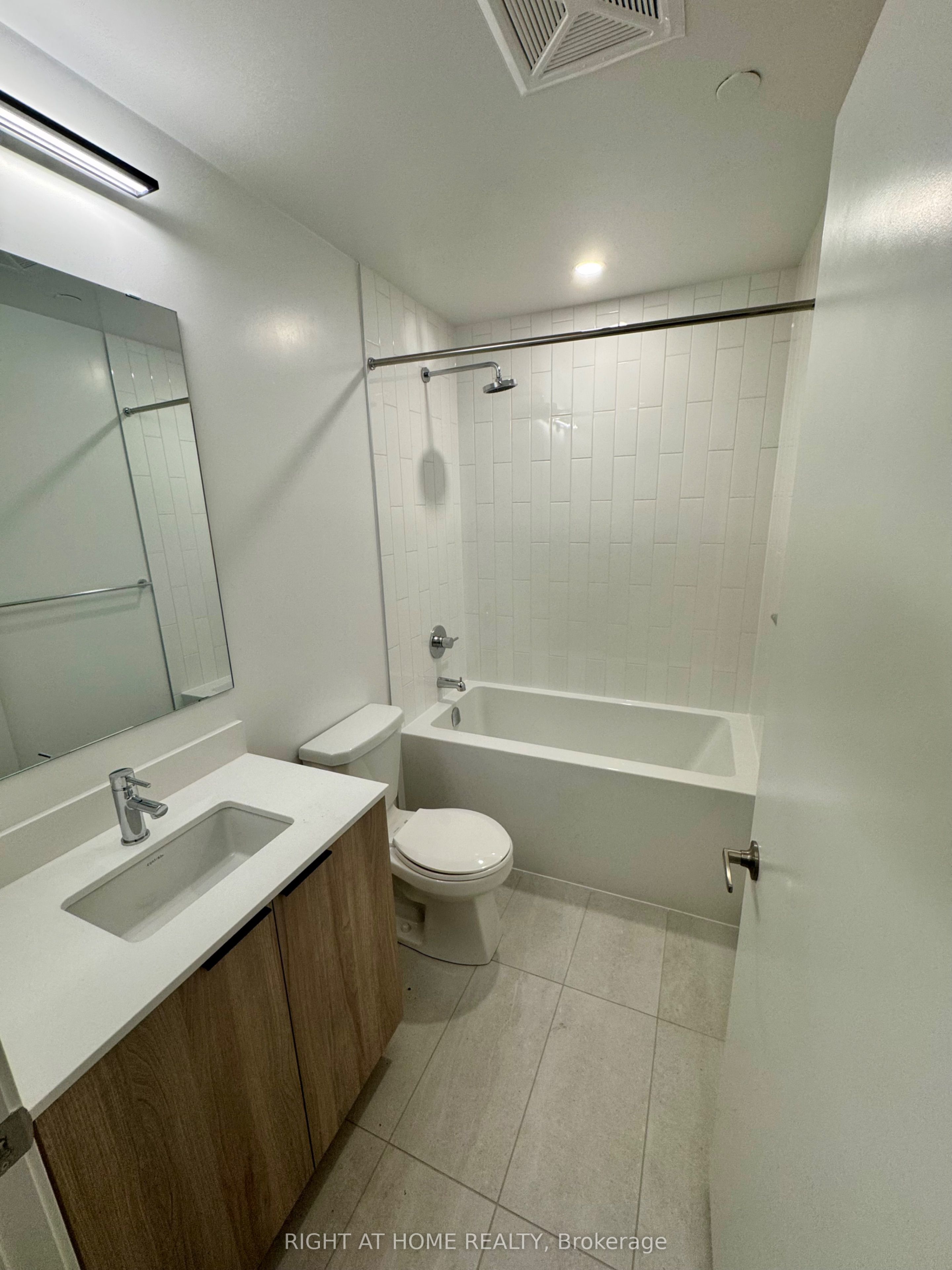 2485 Eglinton Avenue W Avenue 1501 Property Photo 11