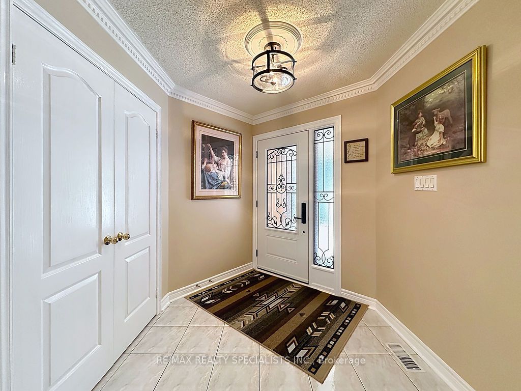 9 Siesta Court Property Photo 4