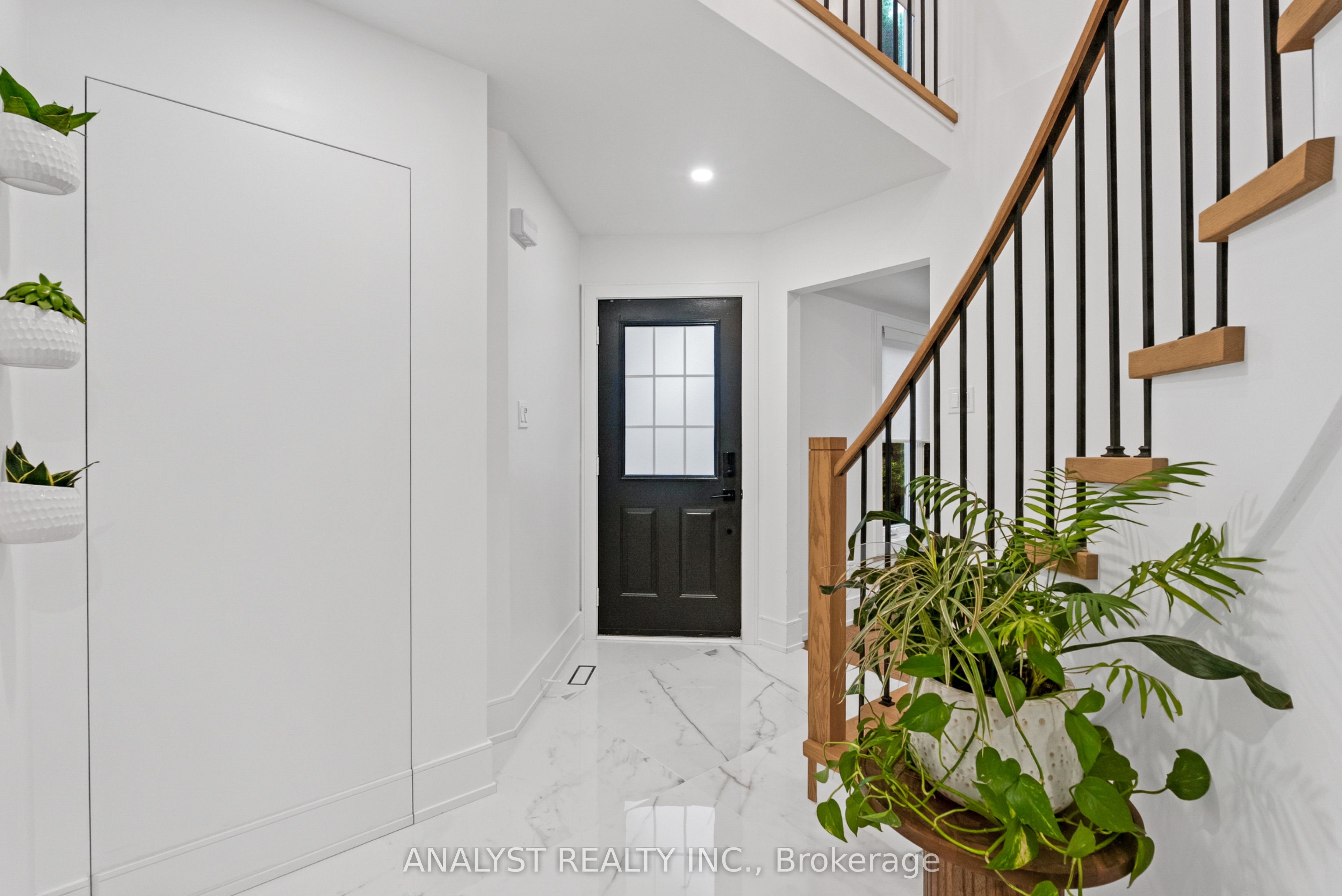 7 Compton Court Property Photo 4