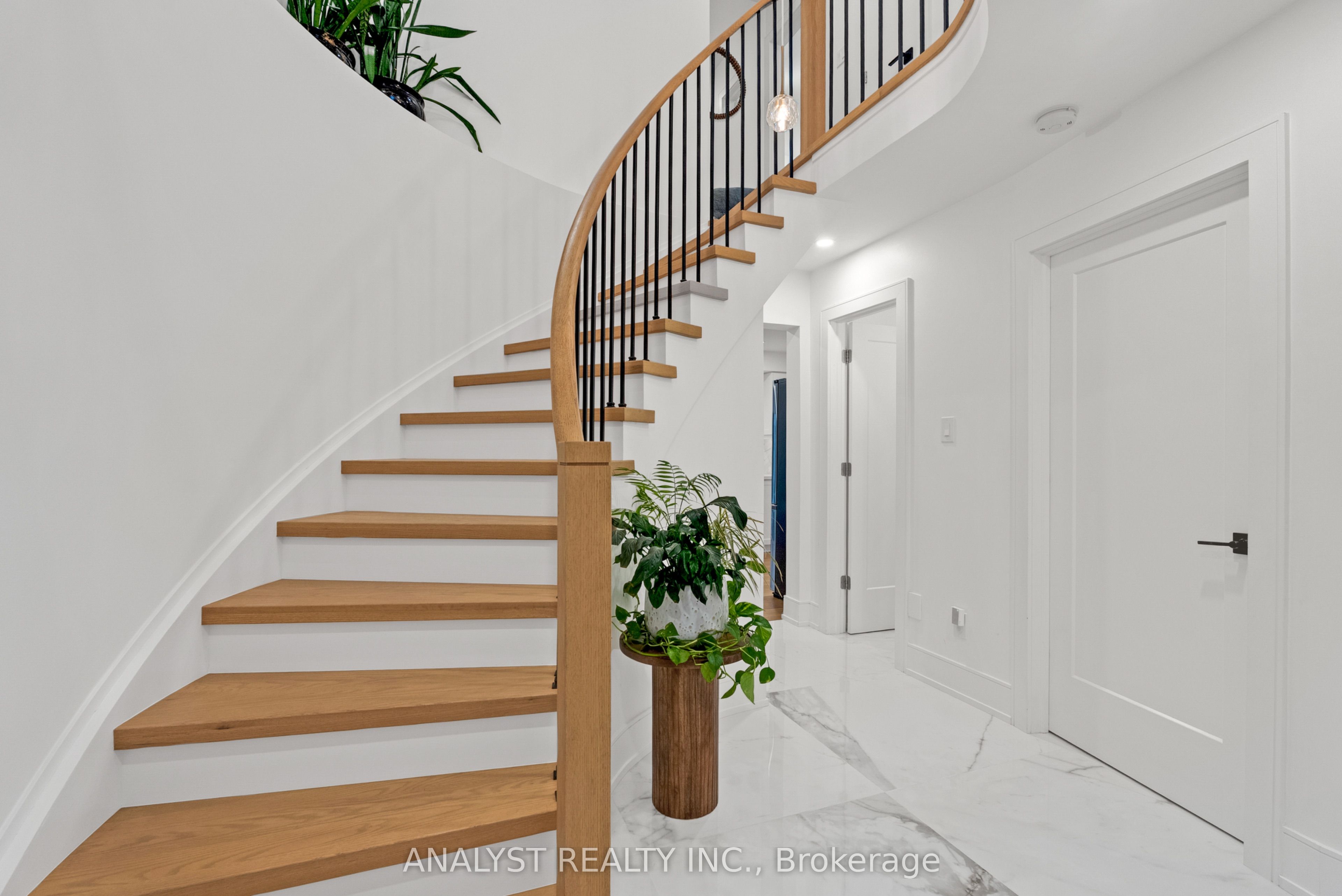 7 Compton Court Property Photo 5