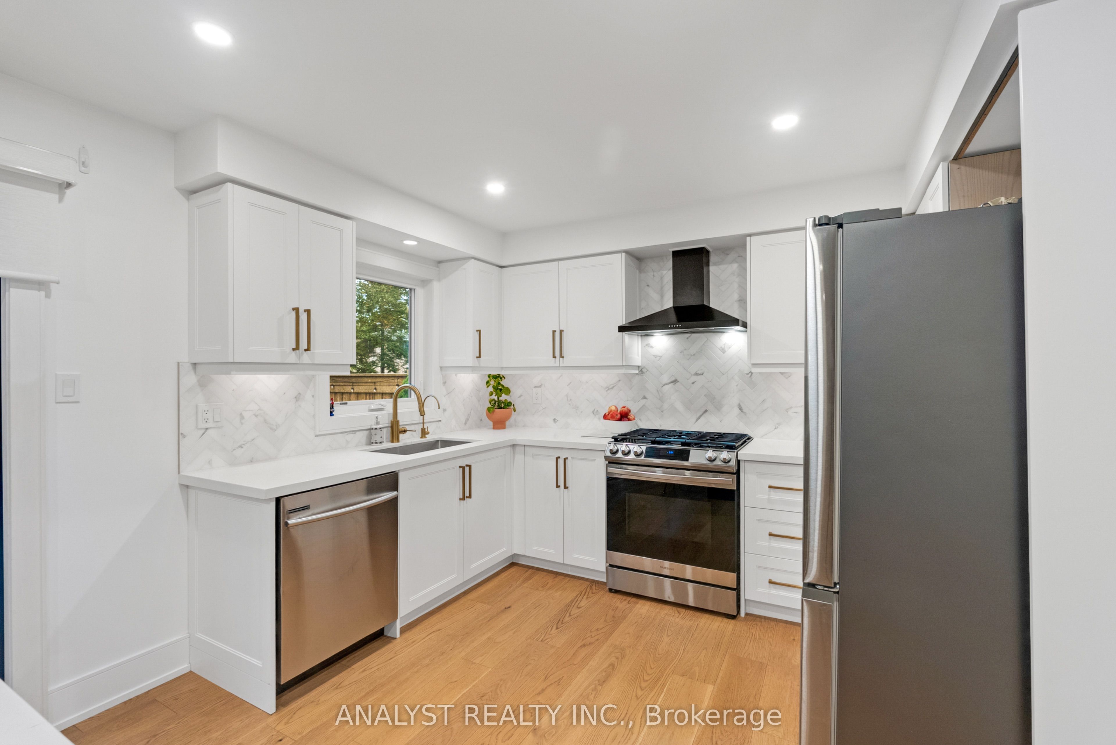 7 Compton Court Property Photo 9