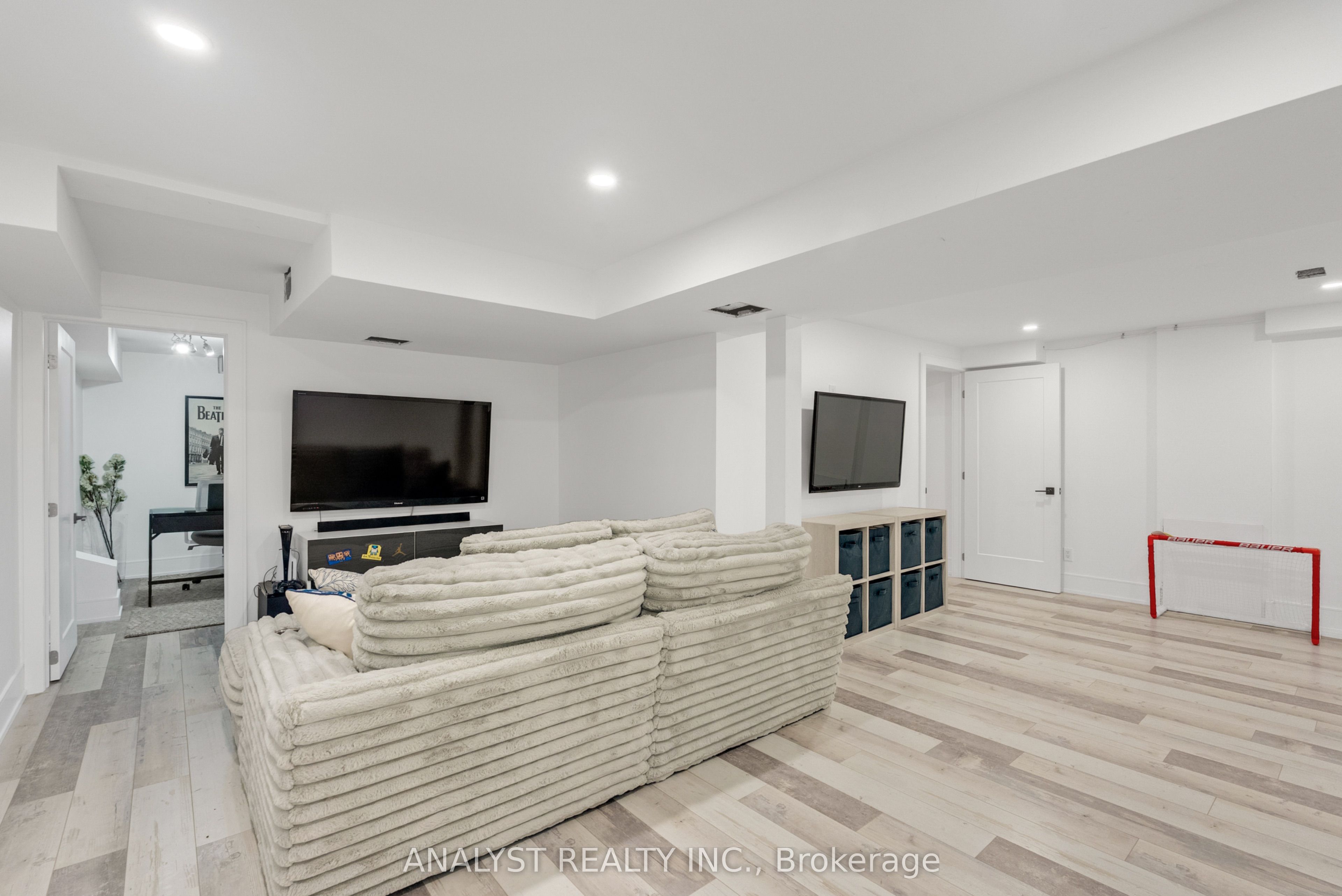 7 Compton Court Property Photo 25