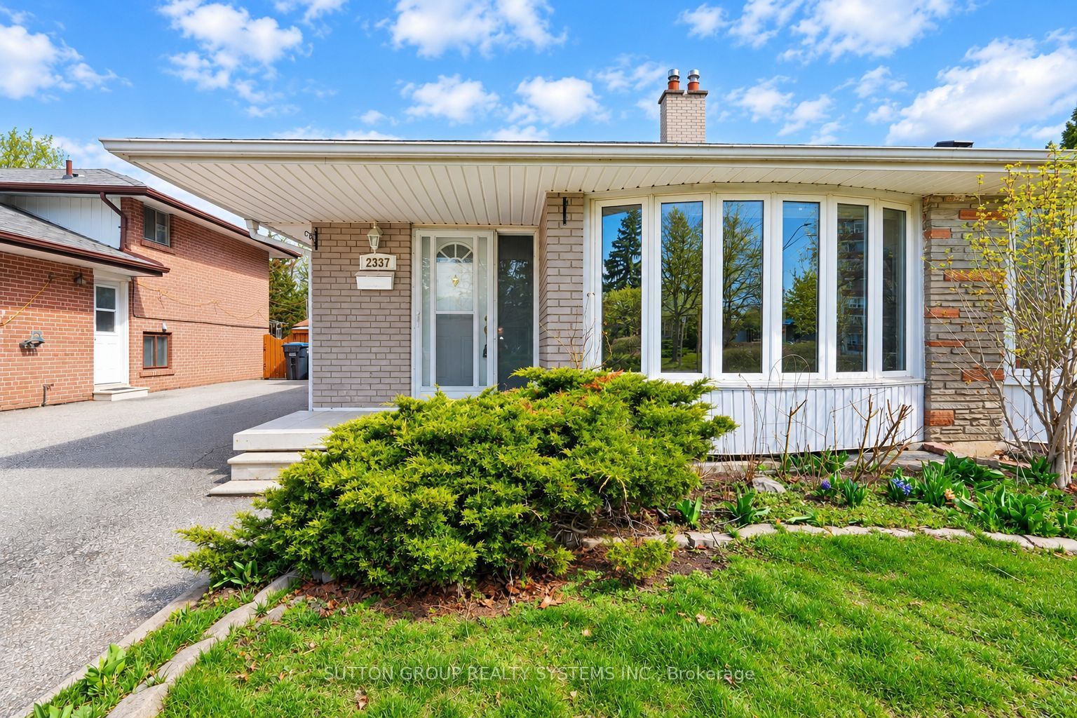 2337 Padstow Crescent Property Photo 1