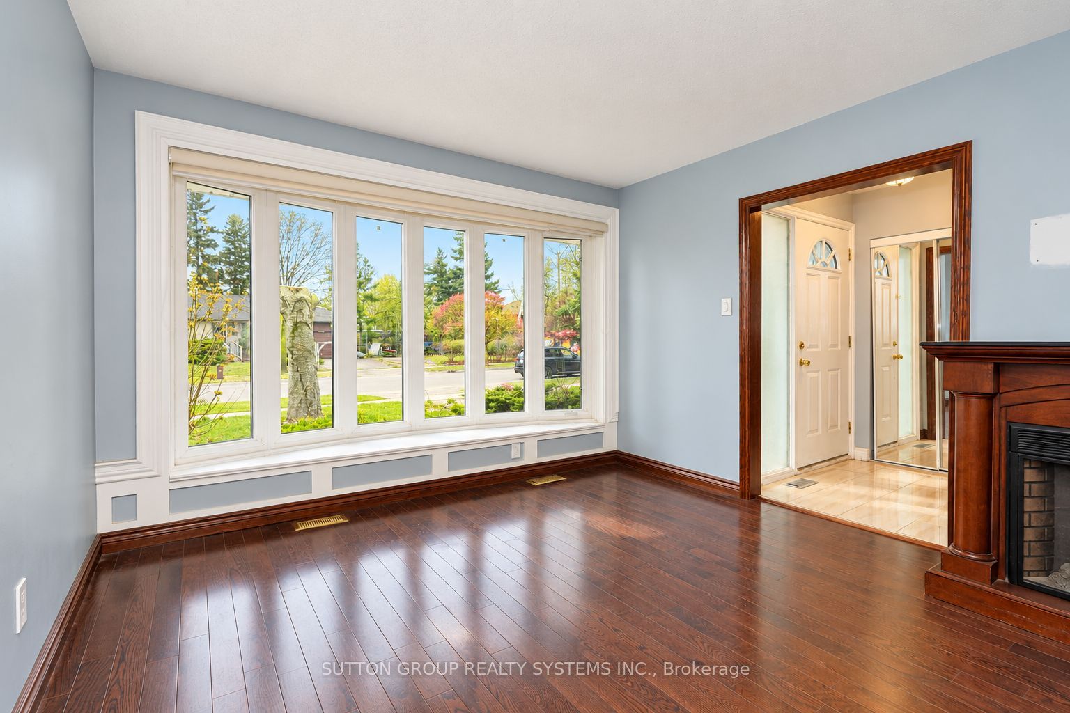 2337 Padstow Crescent Property Photo 4