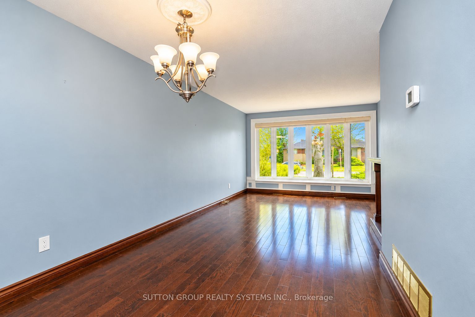 2337 Padstow Crescent Property Photo 6
