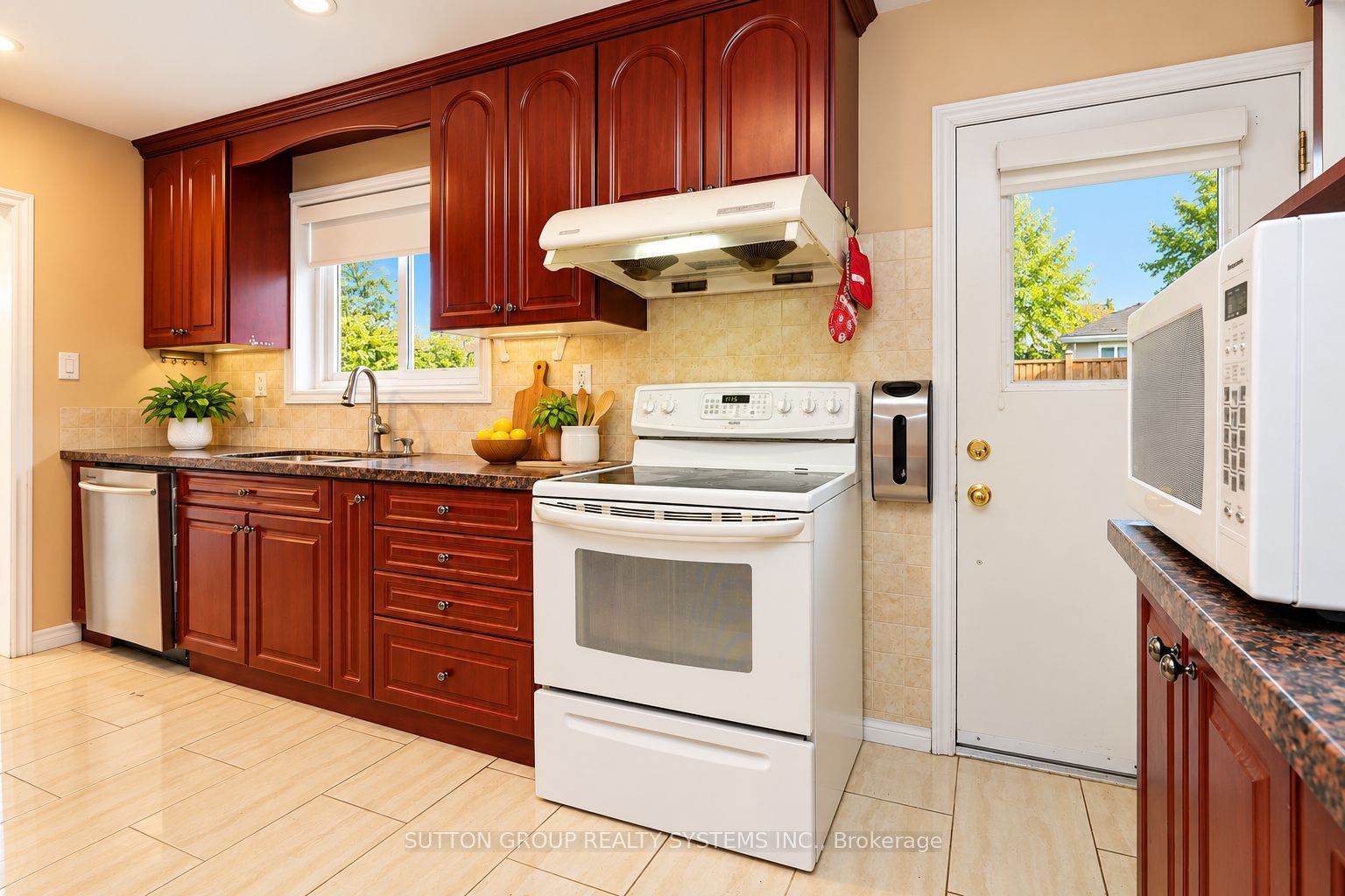 2337 Padstow Crescent Property Photo 8